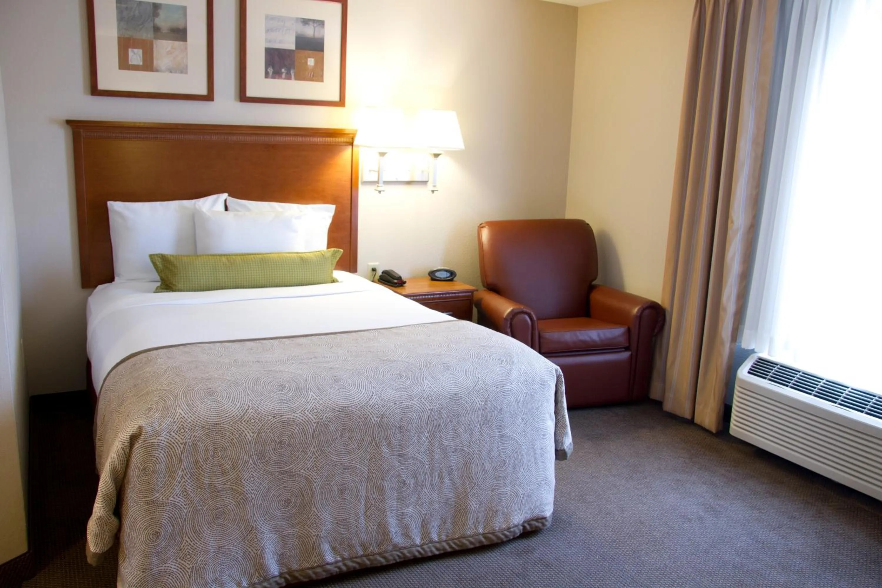 Photo of the whole room, Bed in Candlewood Suites Champaign-Urbana University Area by IHG