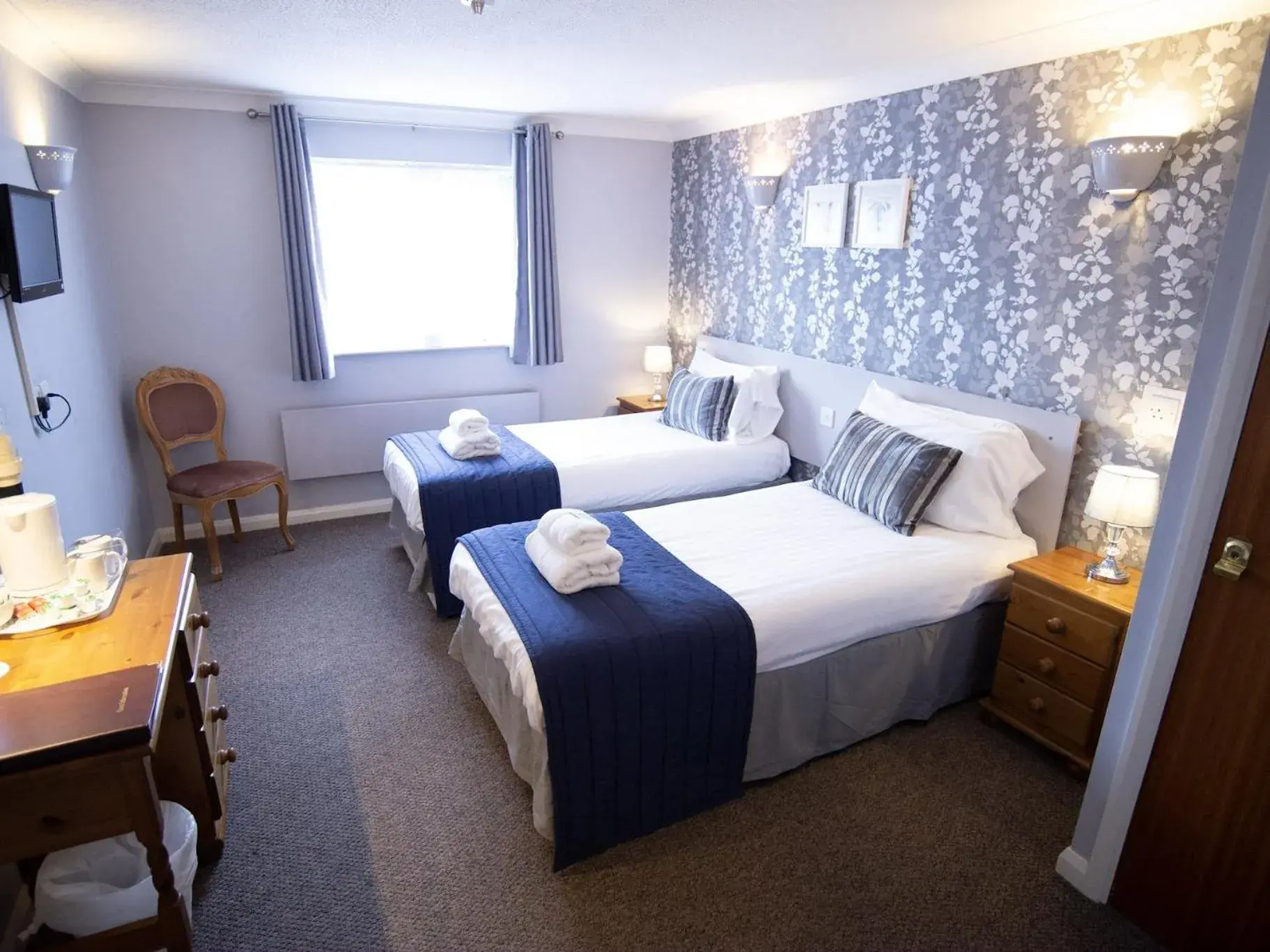 Bedroom, Bed in The Heath Inn Bedroom, Bed in The Heath Inn