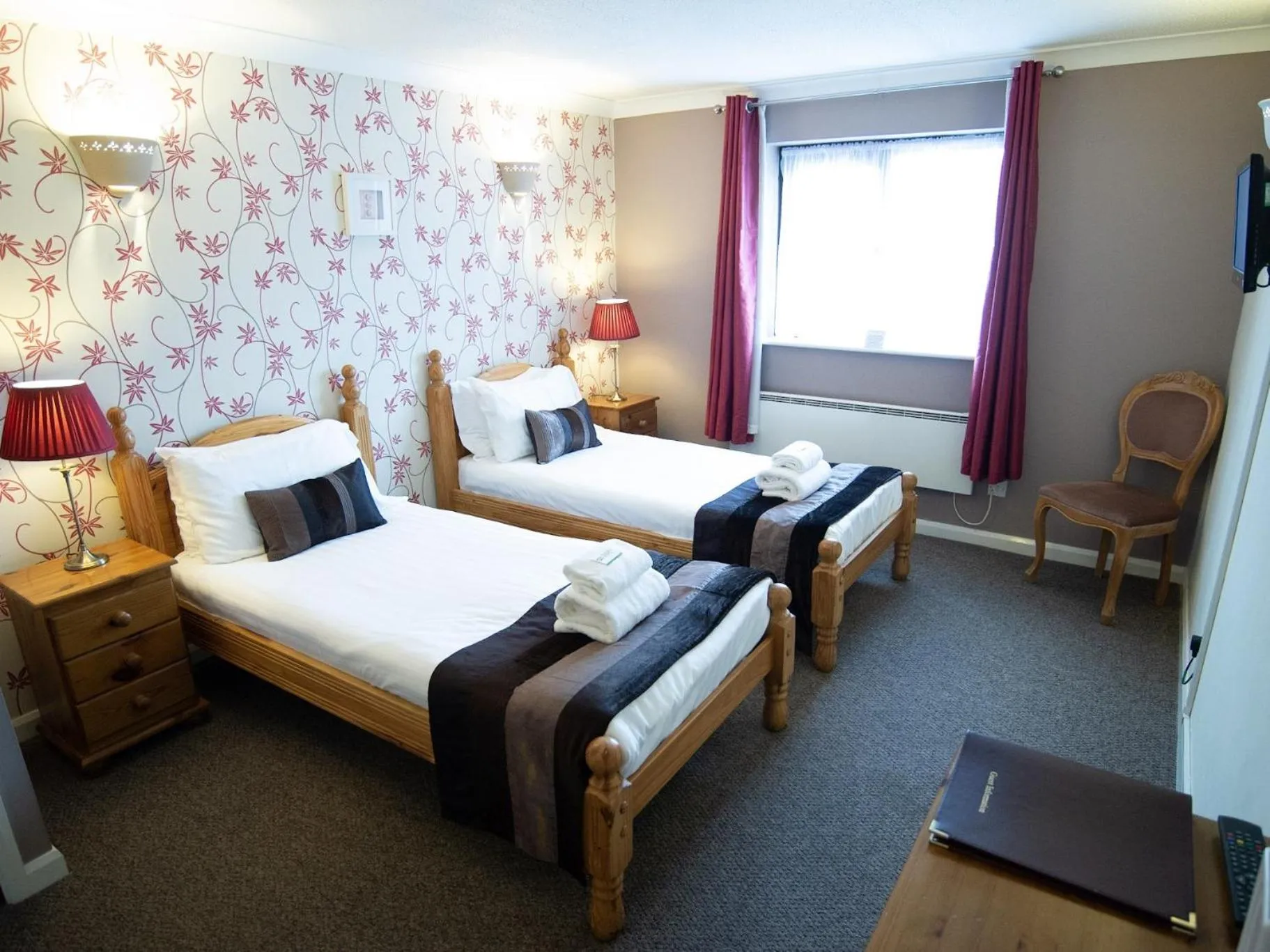 Bedroom, Bed in The Heath Inn