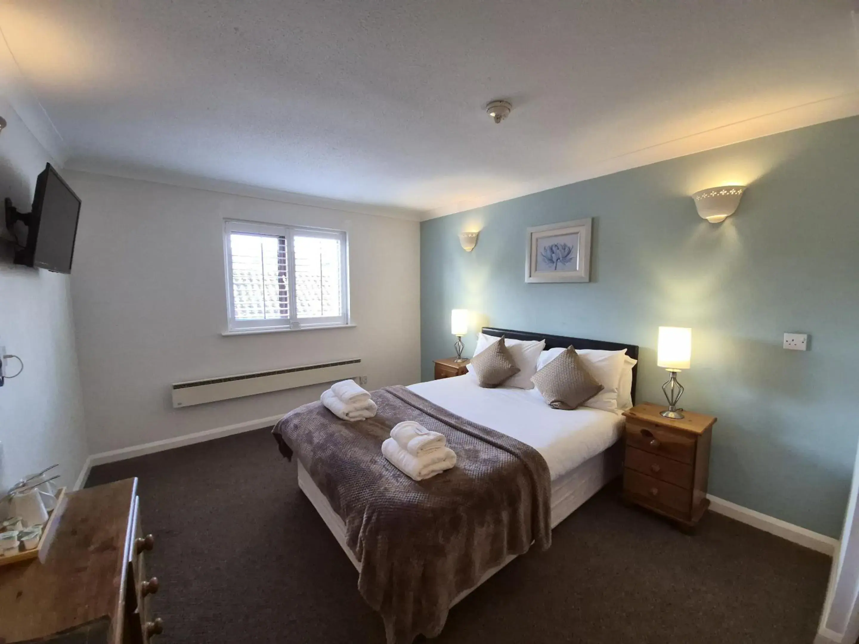 Bedroom, Bed in The Heath Inn Bedroom, Bed in The Heath Inn