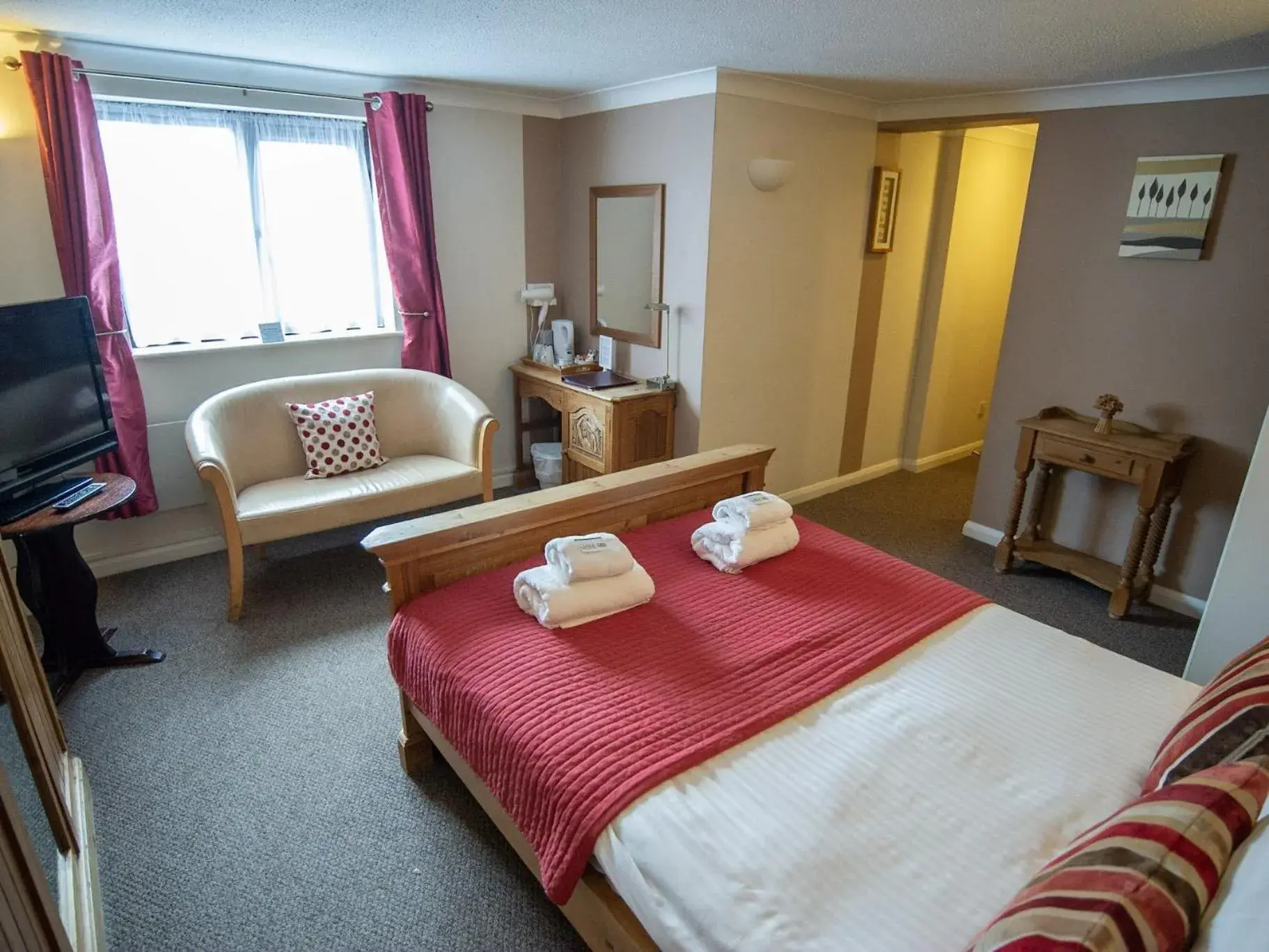 Bedroom, Bed in The Heath Inn Bedroom, Bed in The Heath Inn