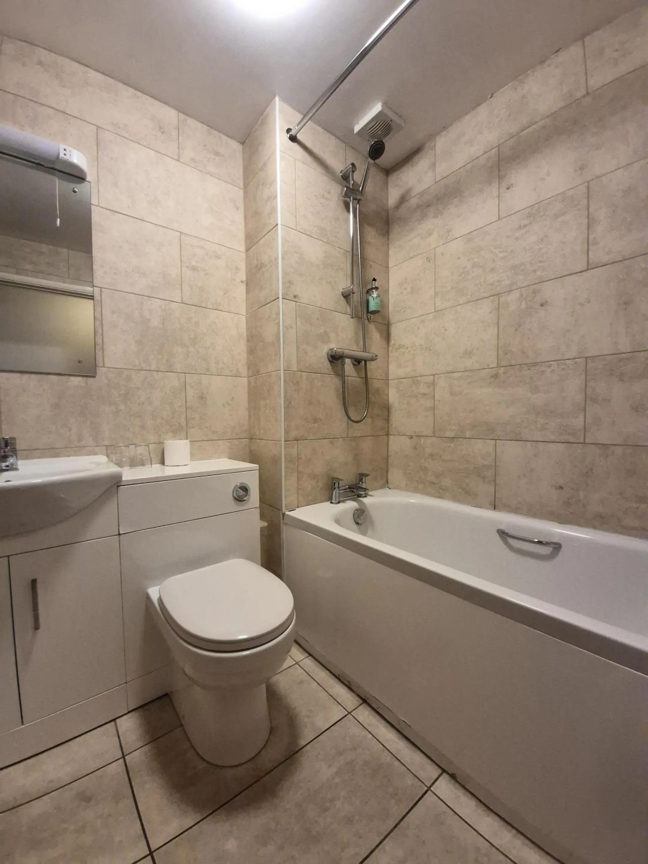 Bedroom in The Heath Inn