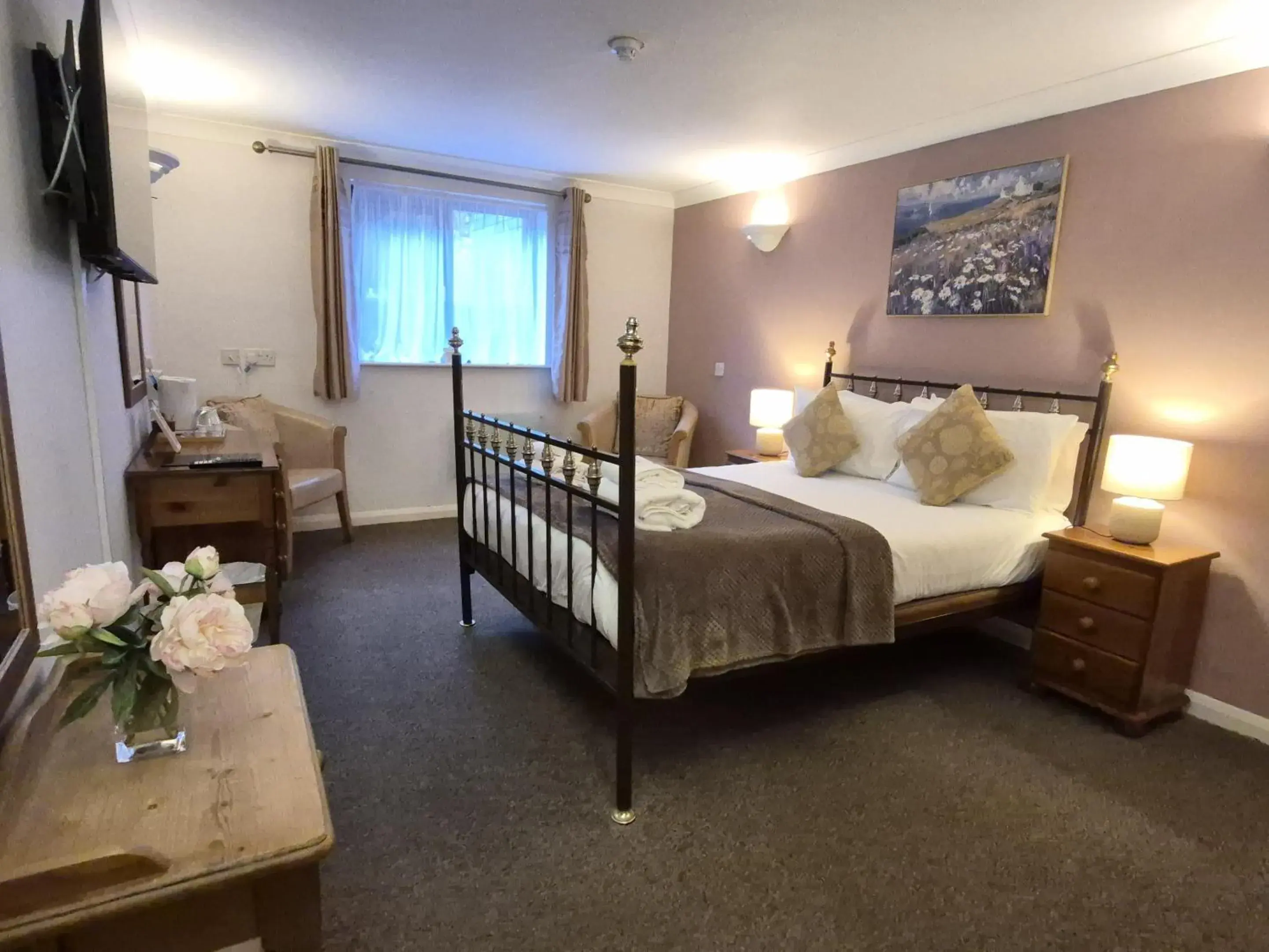 Bedroom, Bed in The Heath Inn Bedroom, Bed in The Heath Inn