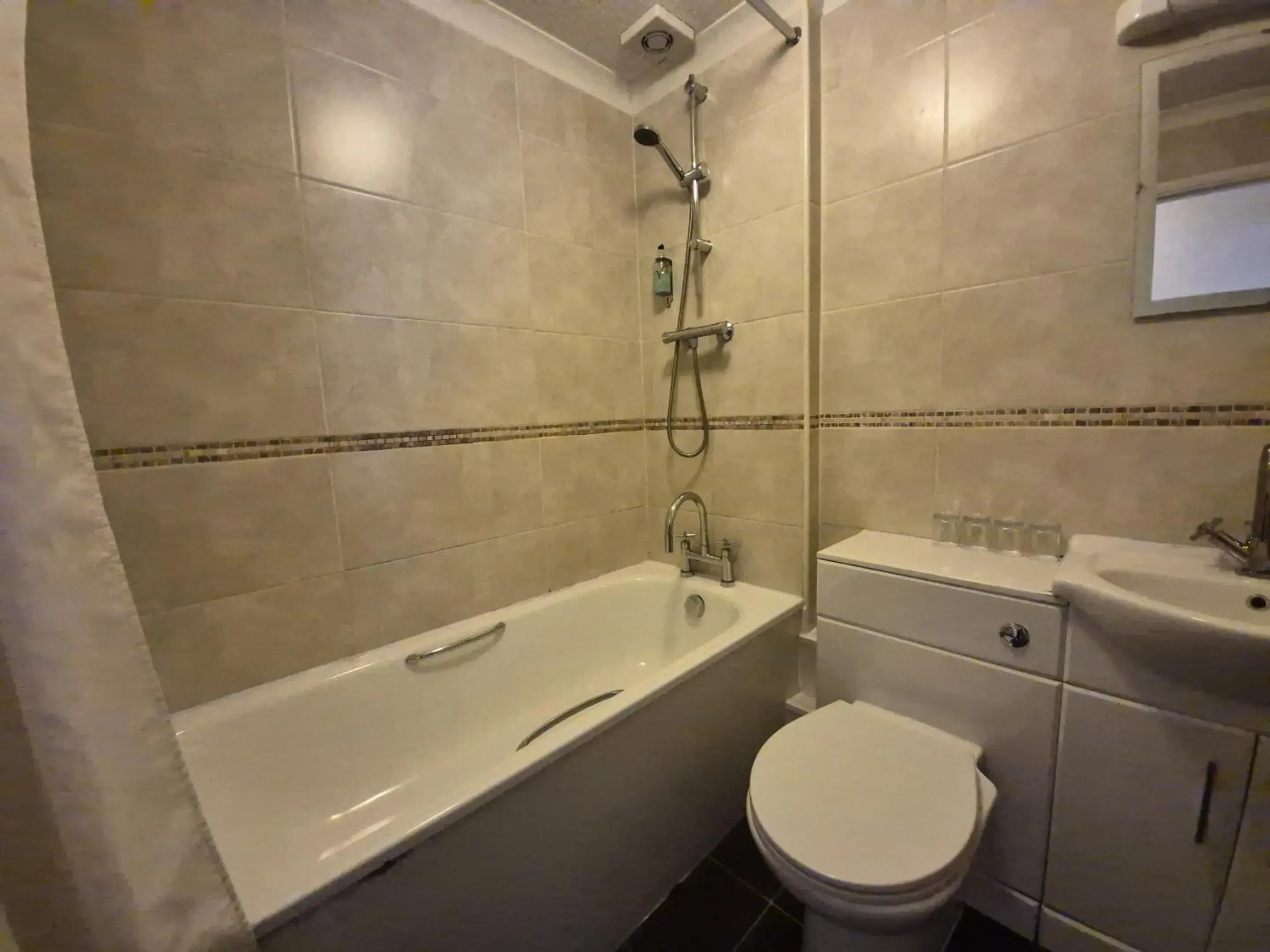 Bathroom in The Heath Inn Bathroom in The Heath Inn