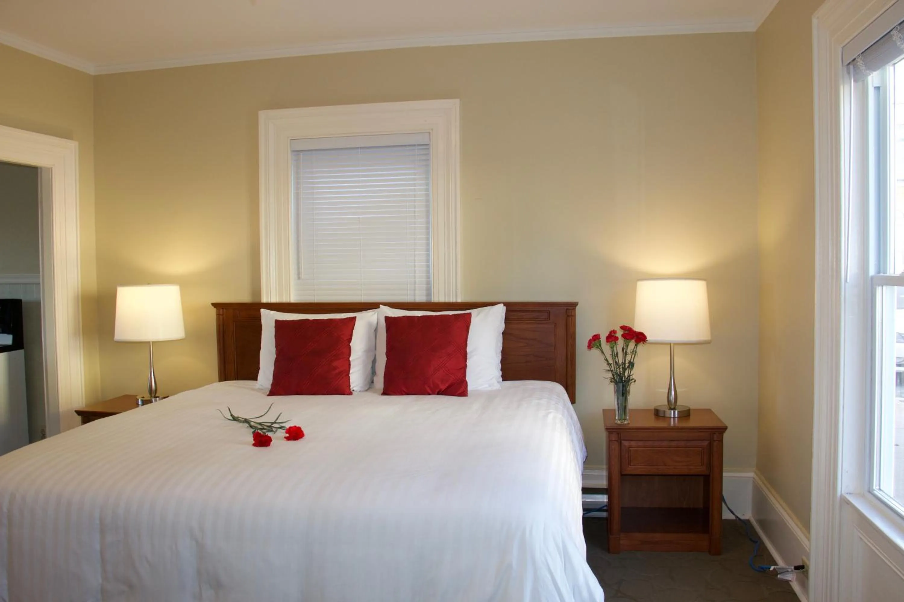 Bedroom, Bed in Rum Runner Inn