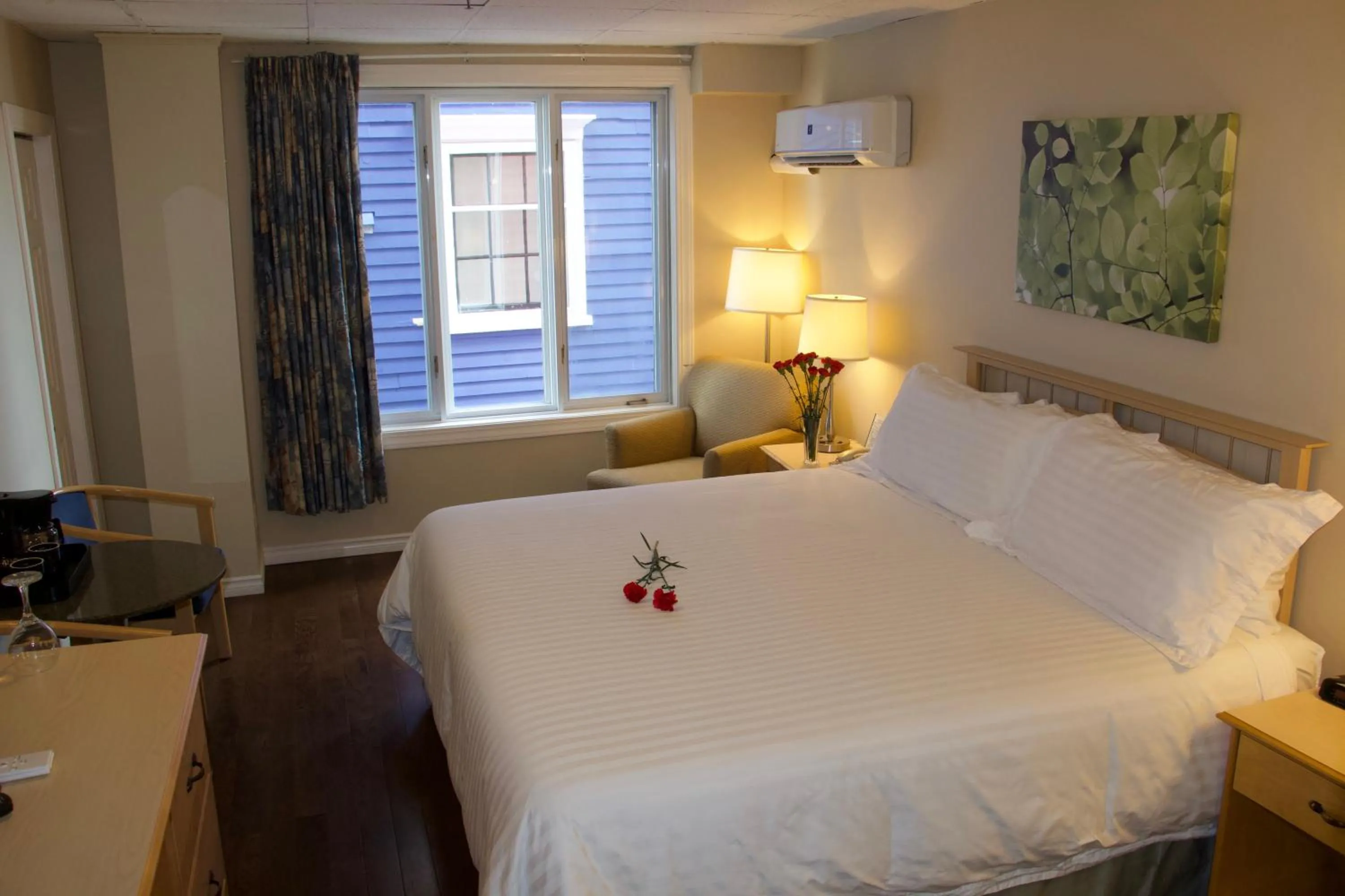 Bed in Rum Runner Inn