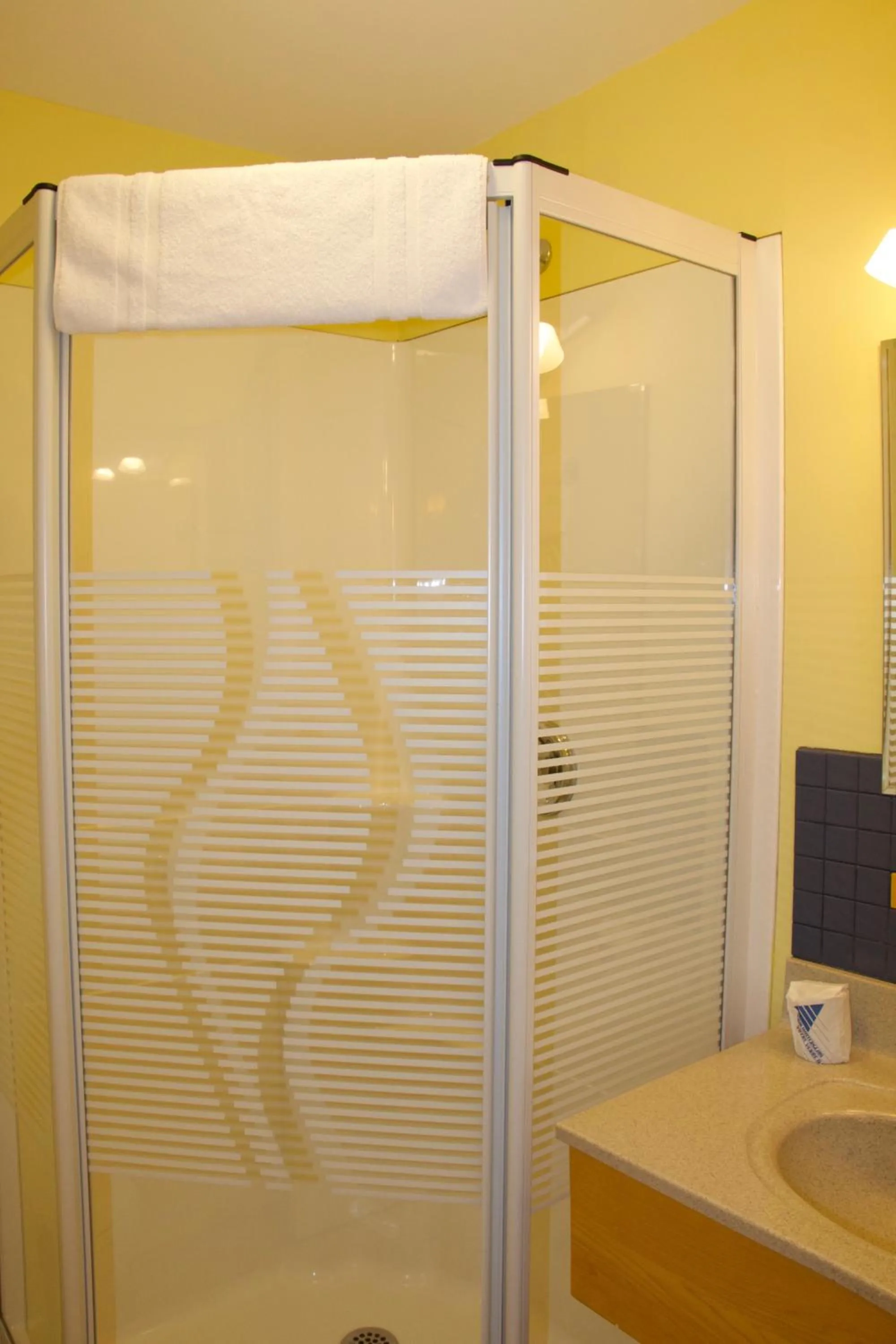 Bathroom in Rum Runner Inn