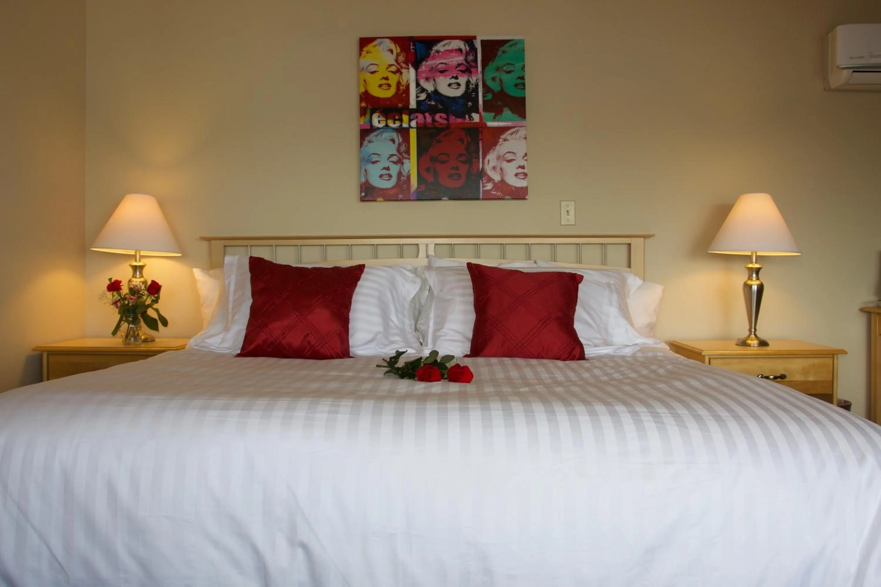 Bed in Rum Runner Inn