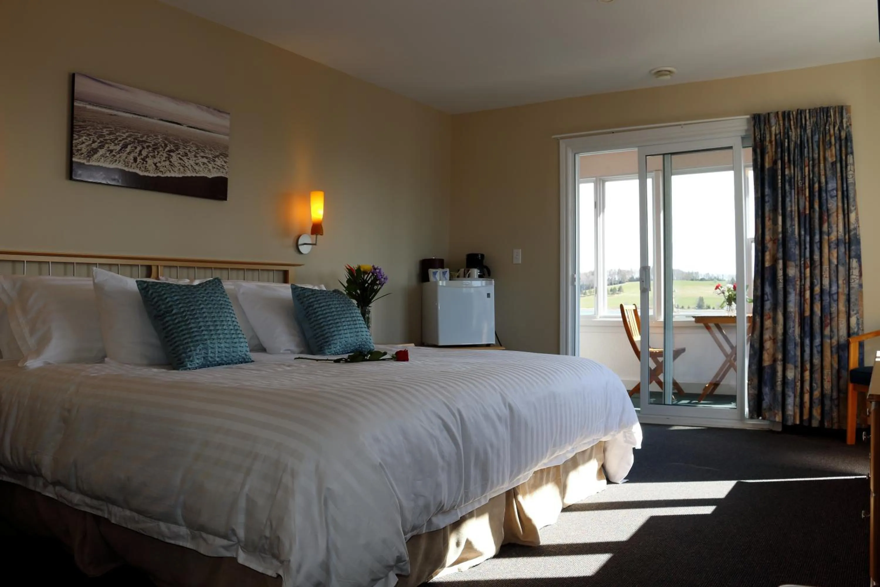 Balcony/Terrace, Bed in Rum Runner Inn