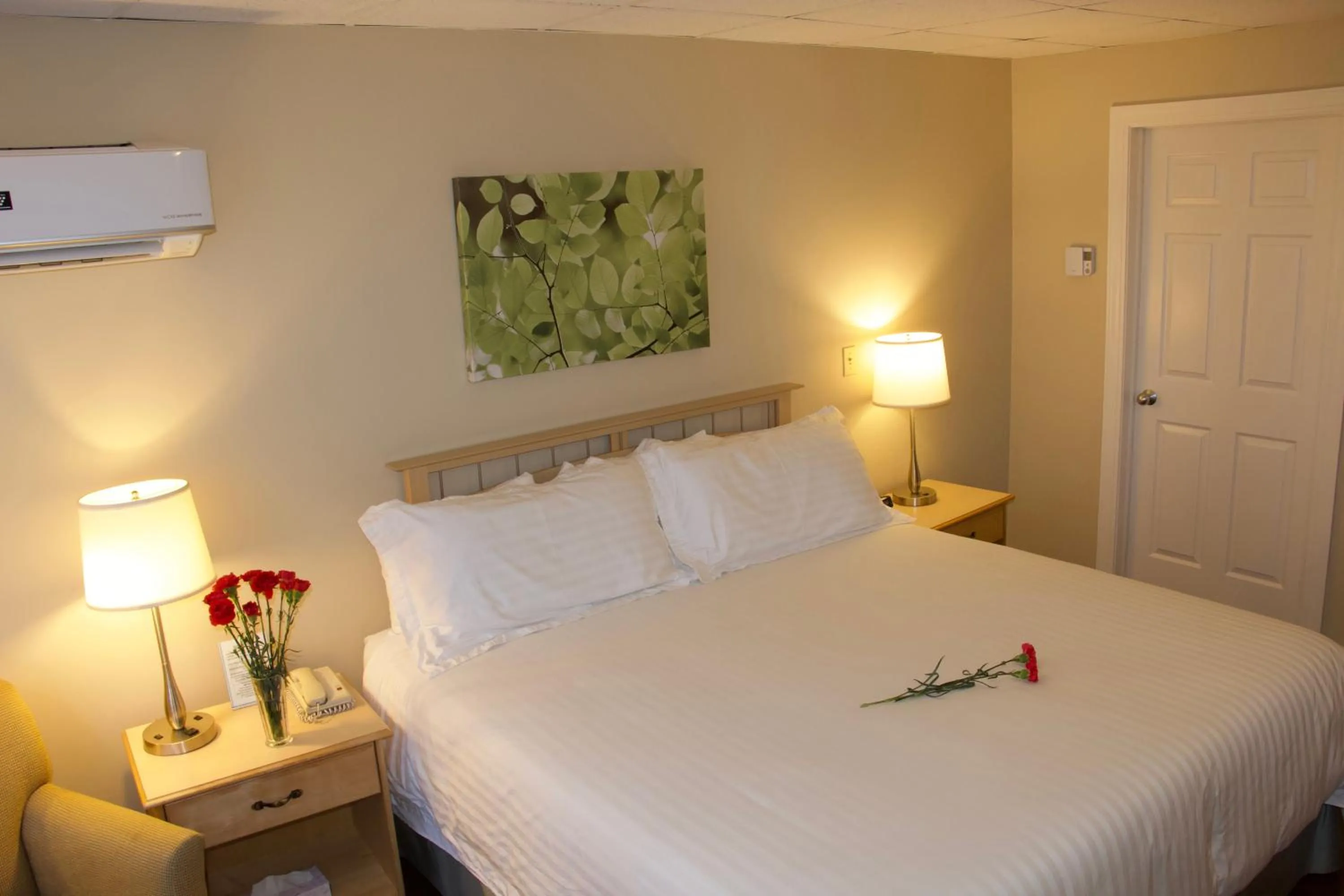 Bed in Rum Runner Inn