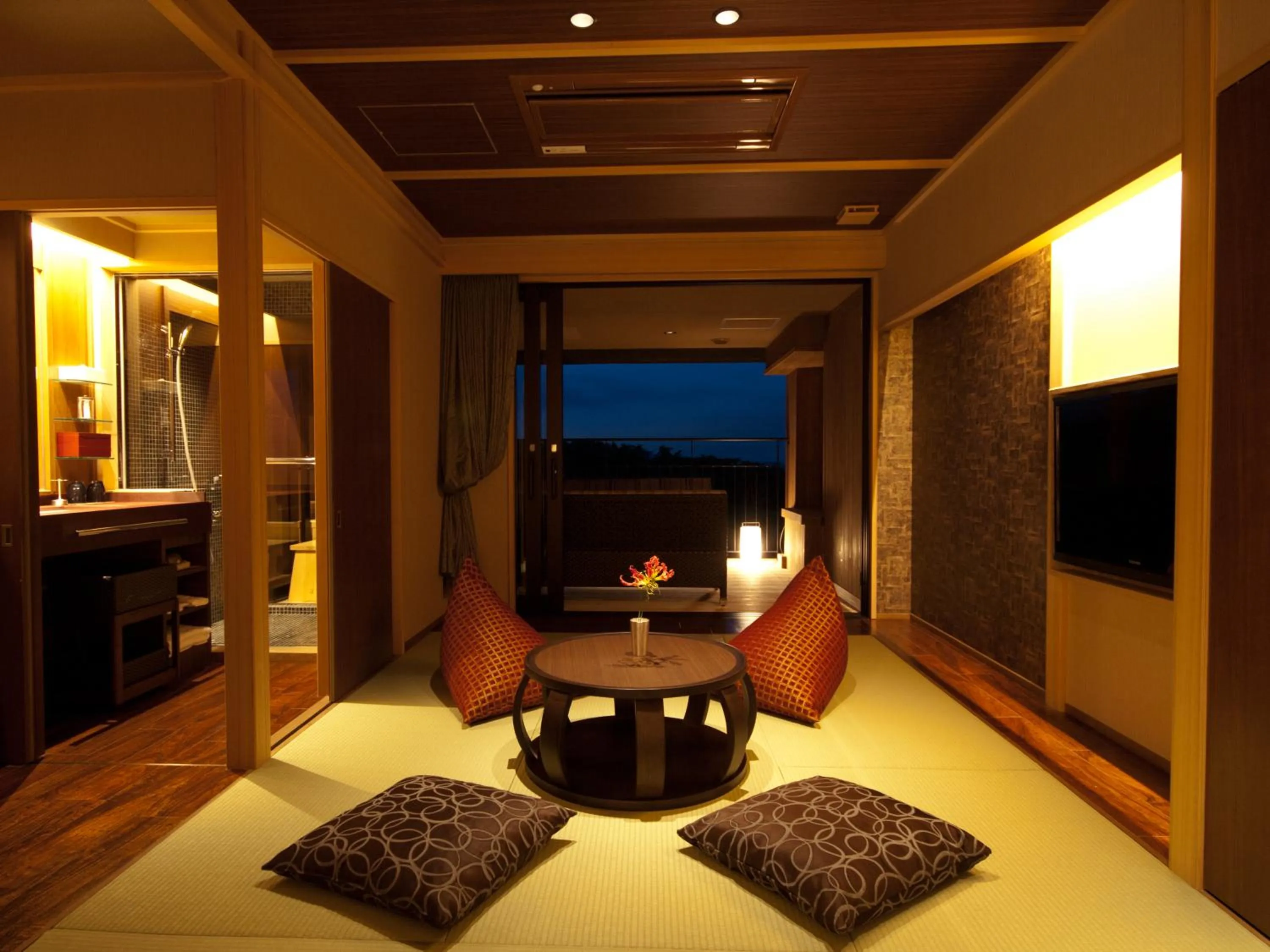 Night in Laforet Shuzenji Sanshisuimei