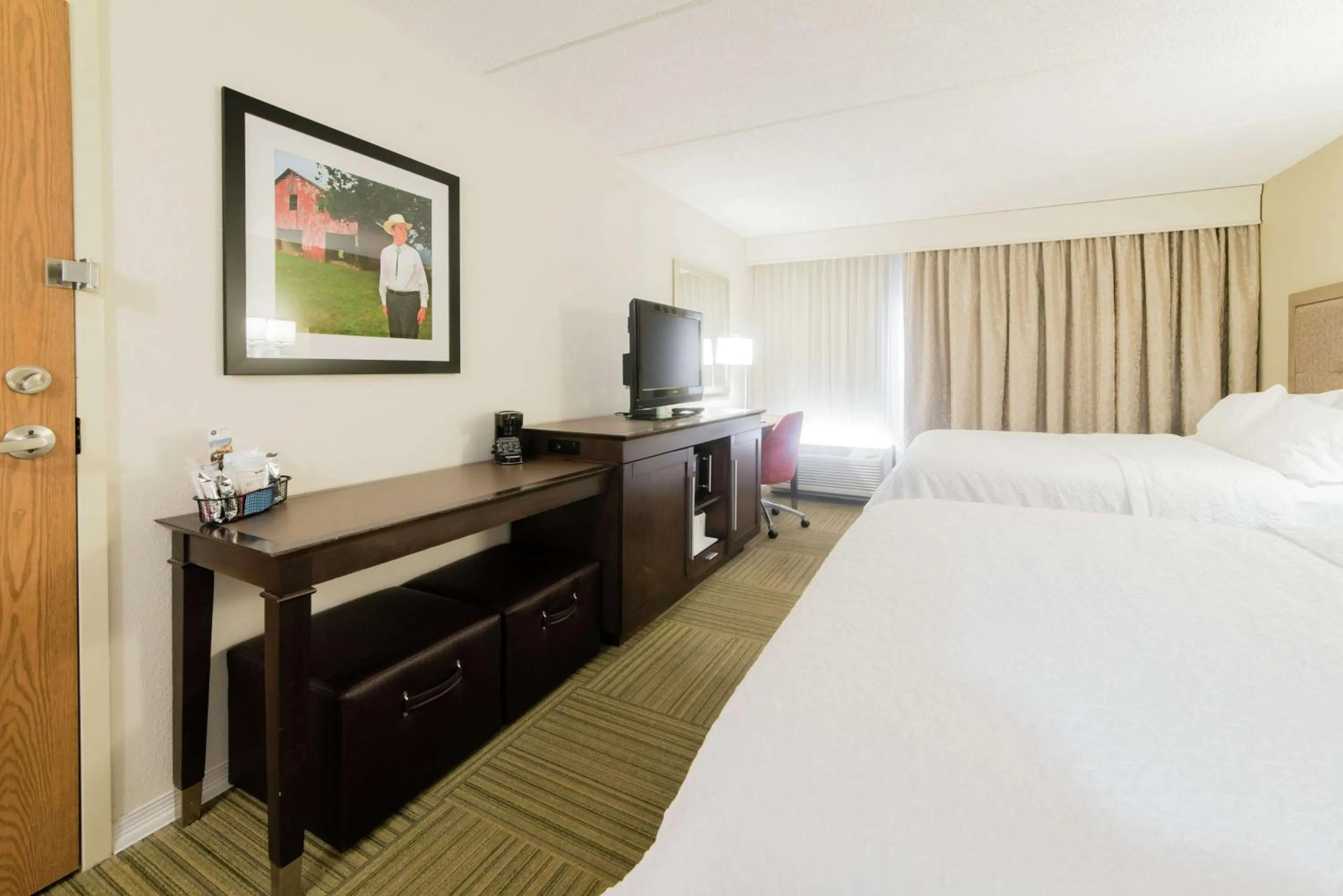 Bedroom, Bed in Hampton Inn Caryville-I-75/Cove Lake-State Park