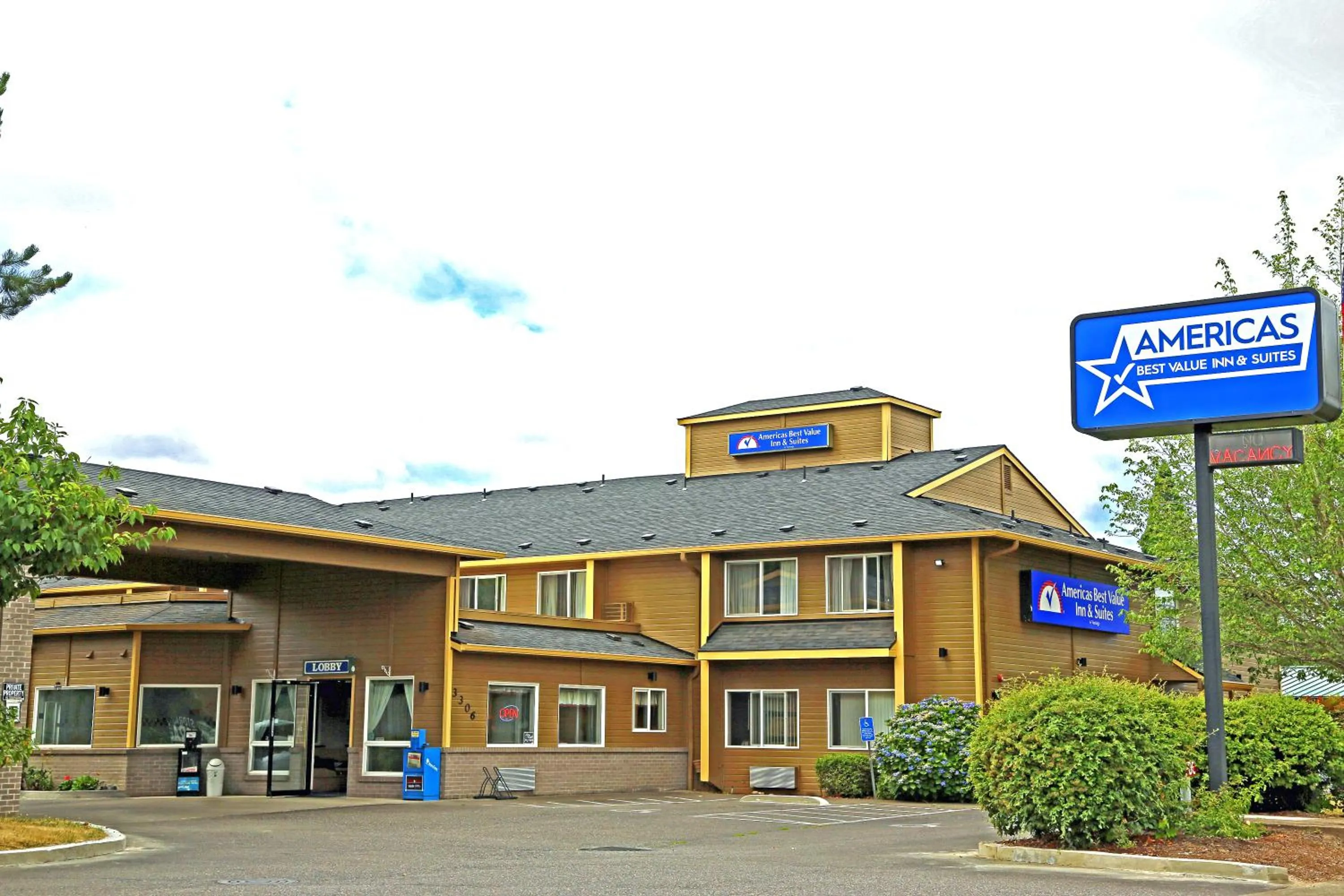 Property building in Americas Best Value Inn & Suites-Forest Grove/Hillsboro
