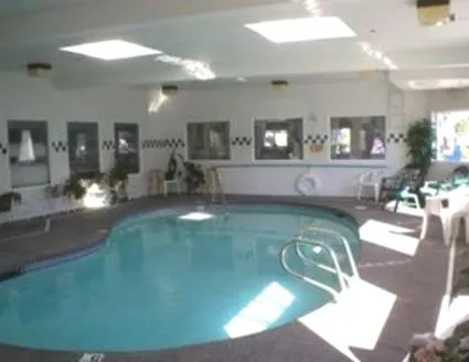 Swimming pool in Americas Best Value Inn & Suites-Forest Grove/Hillsboro