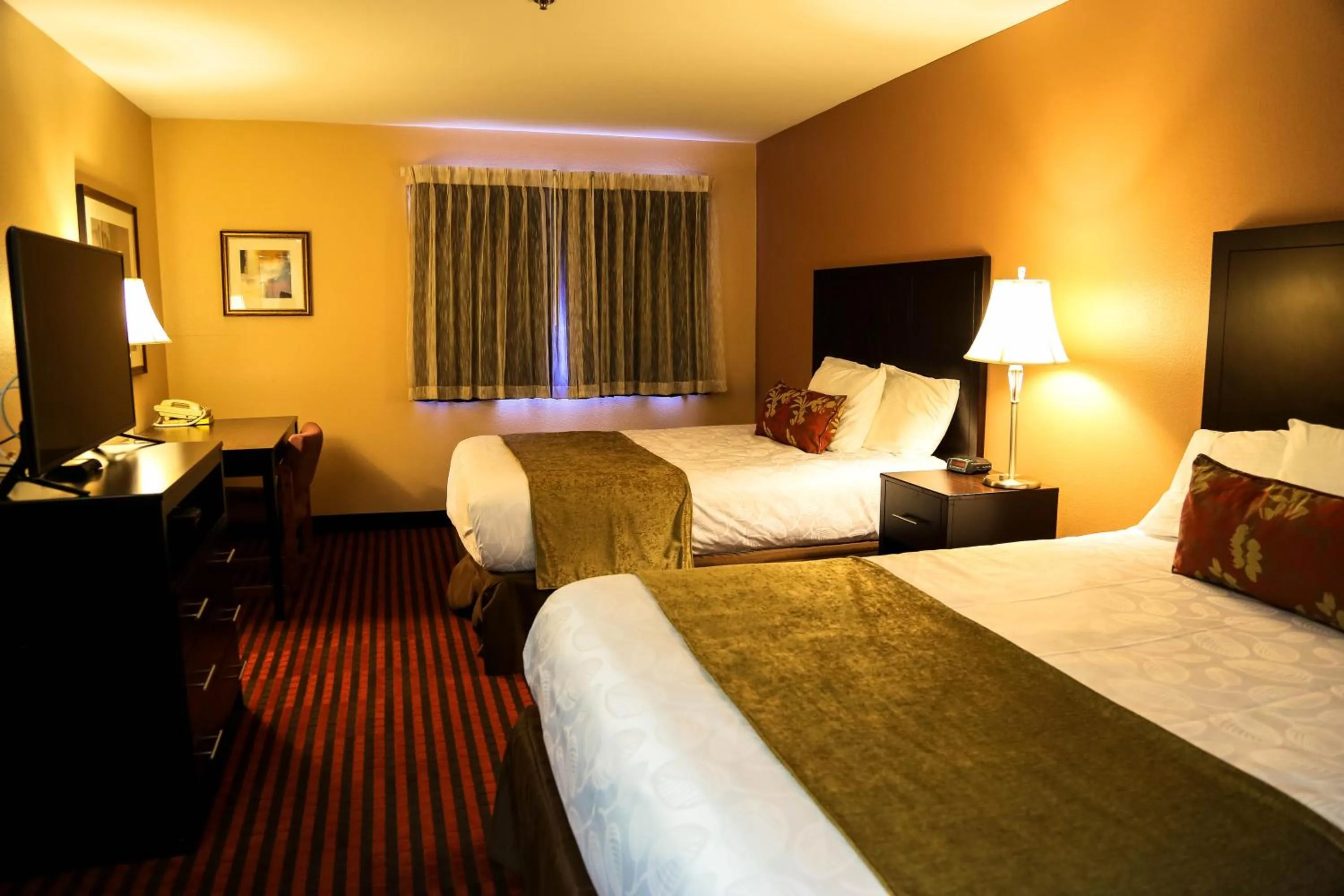 Photo of the whole room, Bed in Americas Best Value Inn & Suites-Forest Grove/Hillsboro