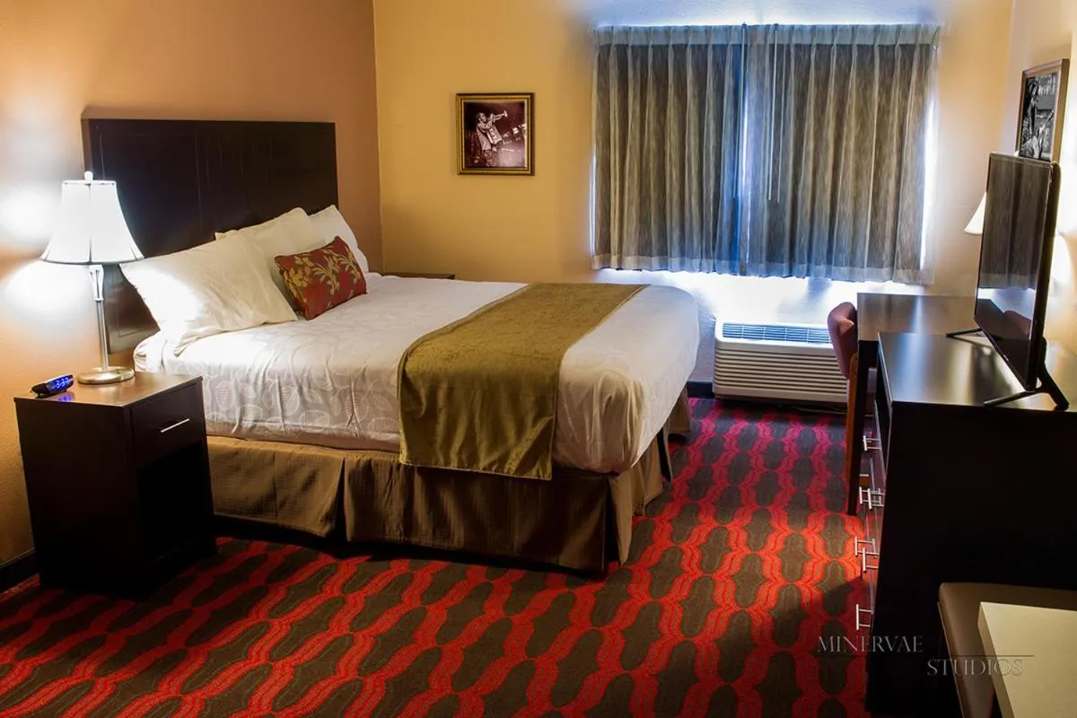 Photo of the whole room, Bed in Americas Best Value Inn & Suites-Forest Grove/Hillsboro