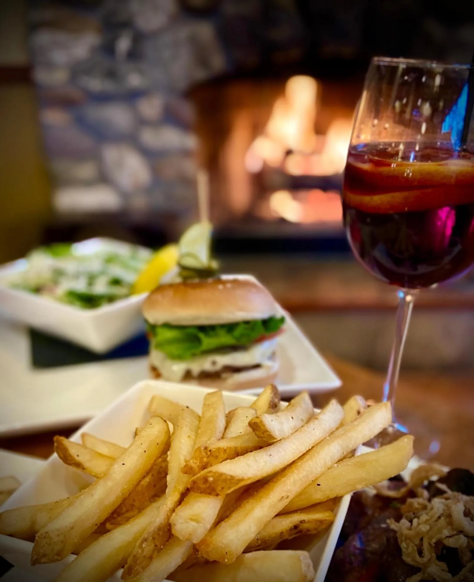 Restaurant/places to eat in Johnston Canyon Lodge & Bungalows