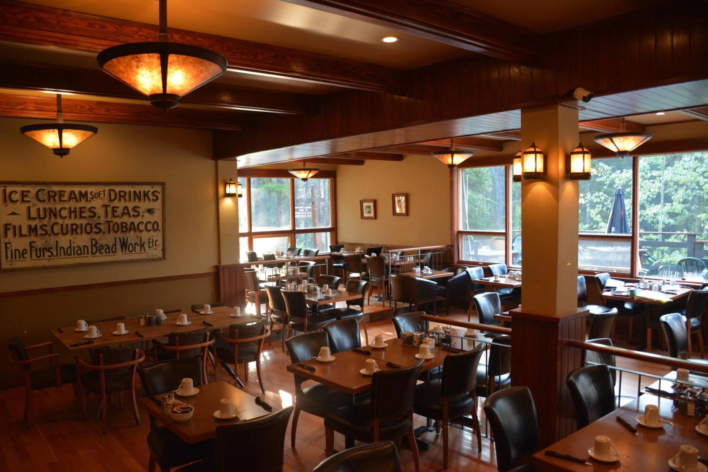 Restaurant/places to eat in Johnston Canyon Lodge & Bungalows