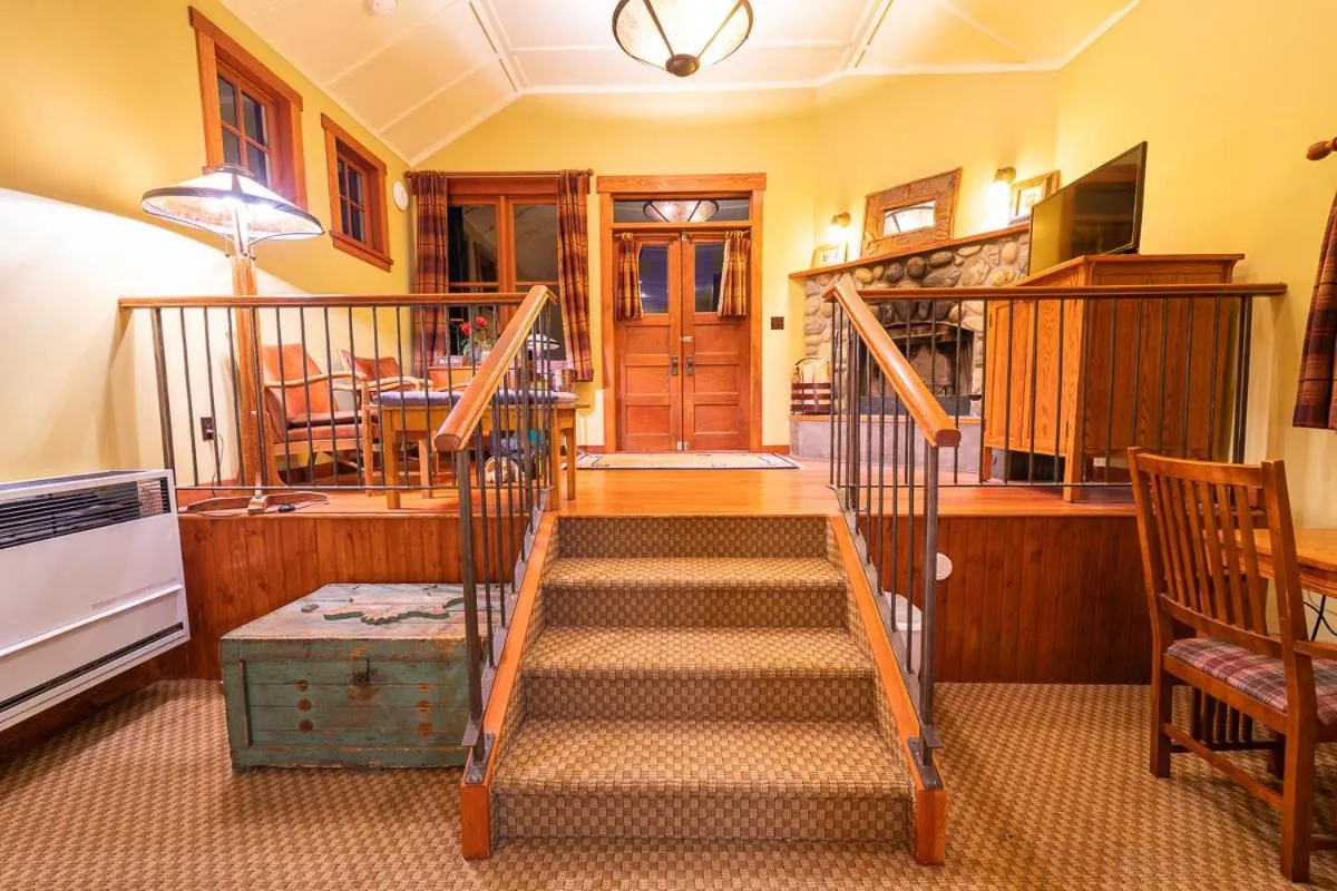 Living room in Johnston Canyon Lodge & Bungalows