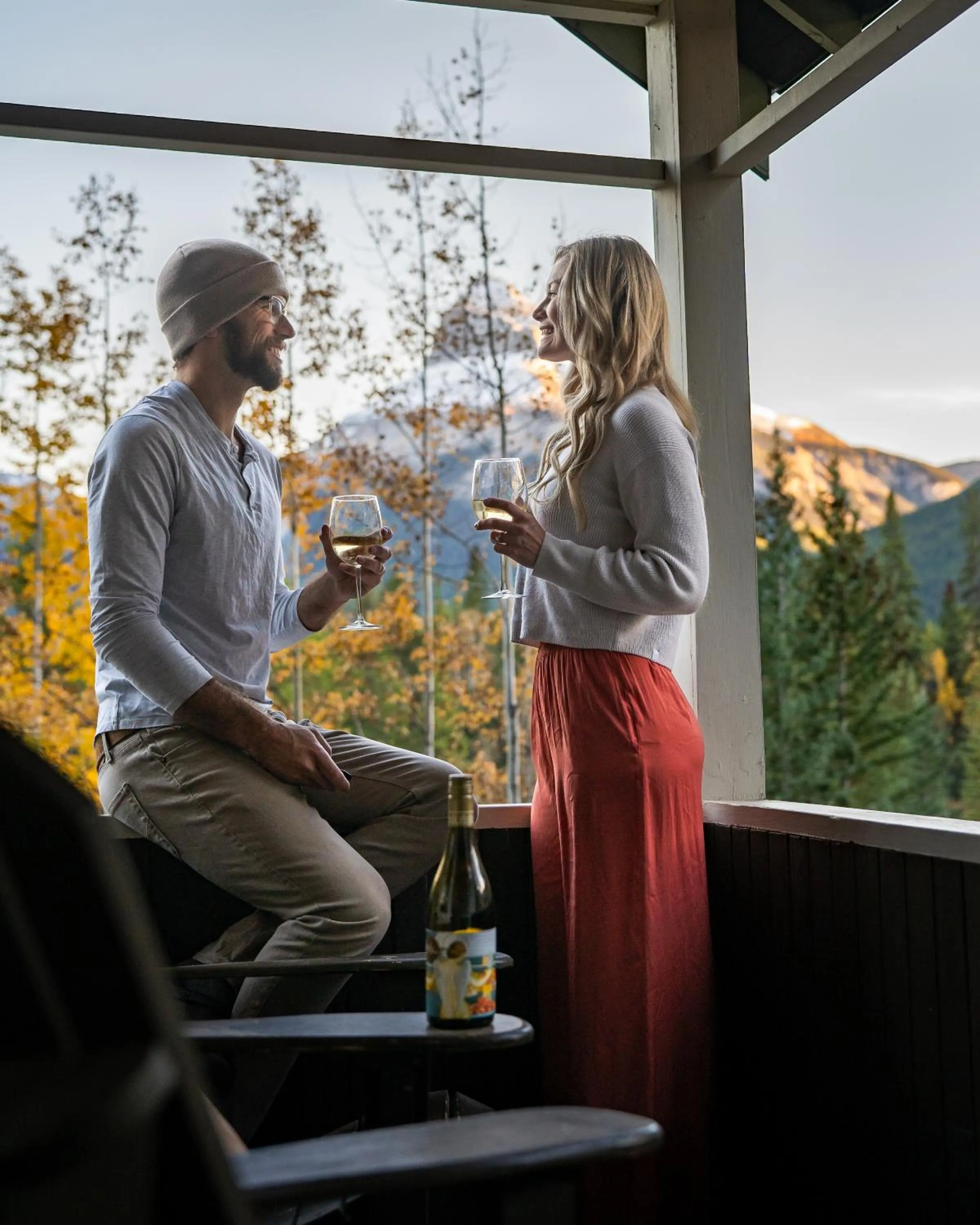 Drinks in Johnston Canyon Lodge & Bungalows