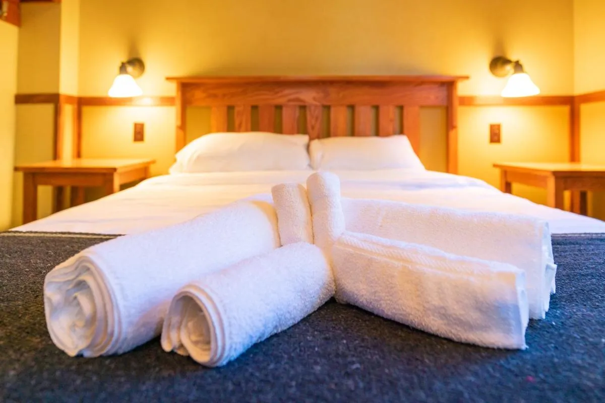 Bed in Johnston Canyon Lodge & Bungalows