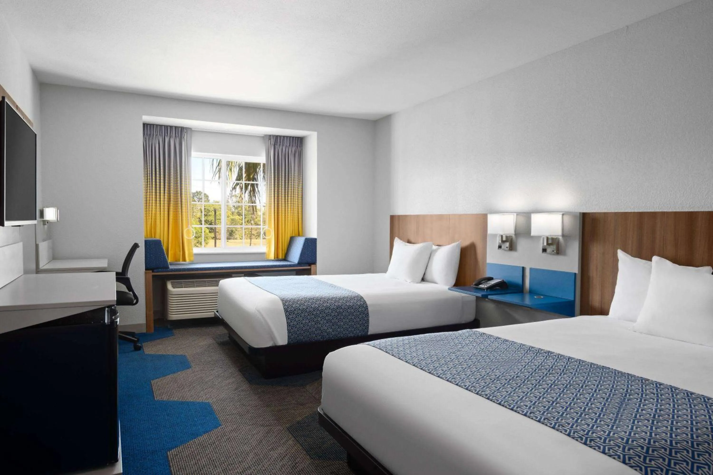 Photo of the whole room, Bed in Microtel Inn & Suites by Wyndham of Houma