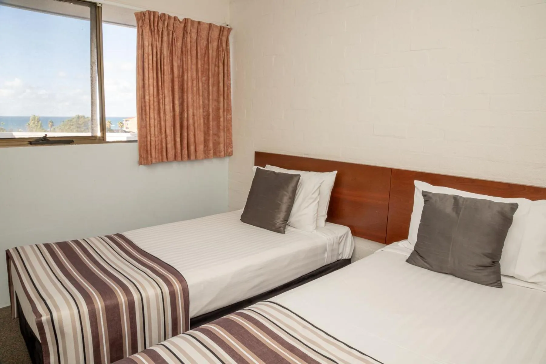 Bed in Atrium Hotel Mandurah