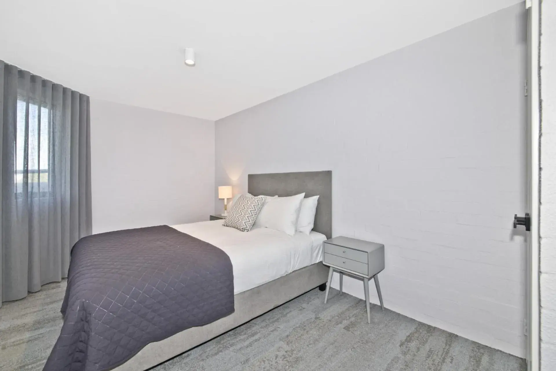 Bedroom, Bed in Atrium Hotel Mandurah Bedroom, Bed in Atrium Hotel Mandurah