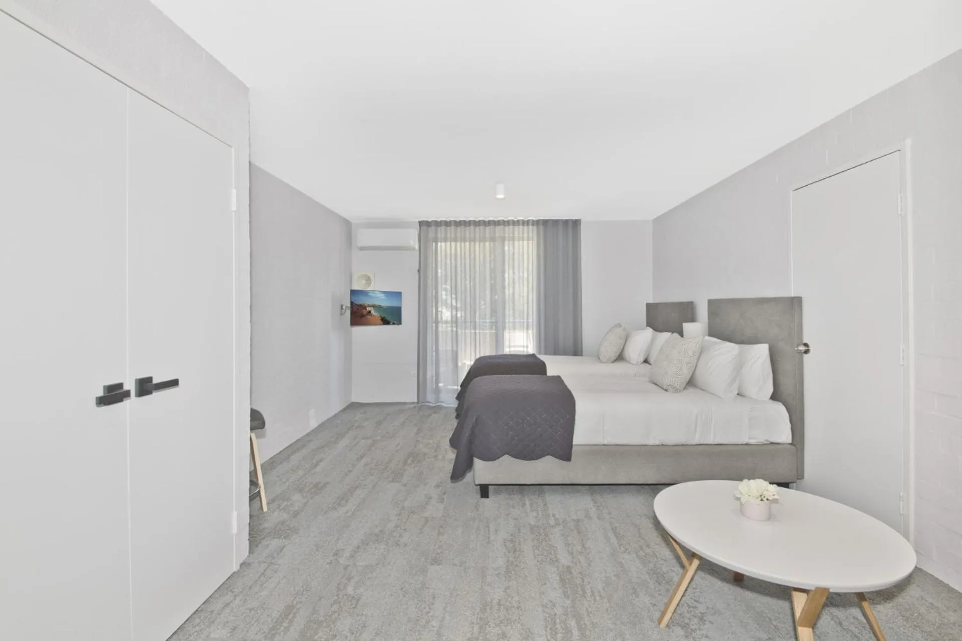 Photo of the whole room, Bed in Atrium Hotel Mandurah