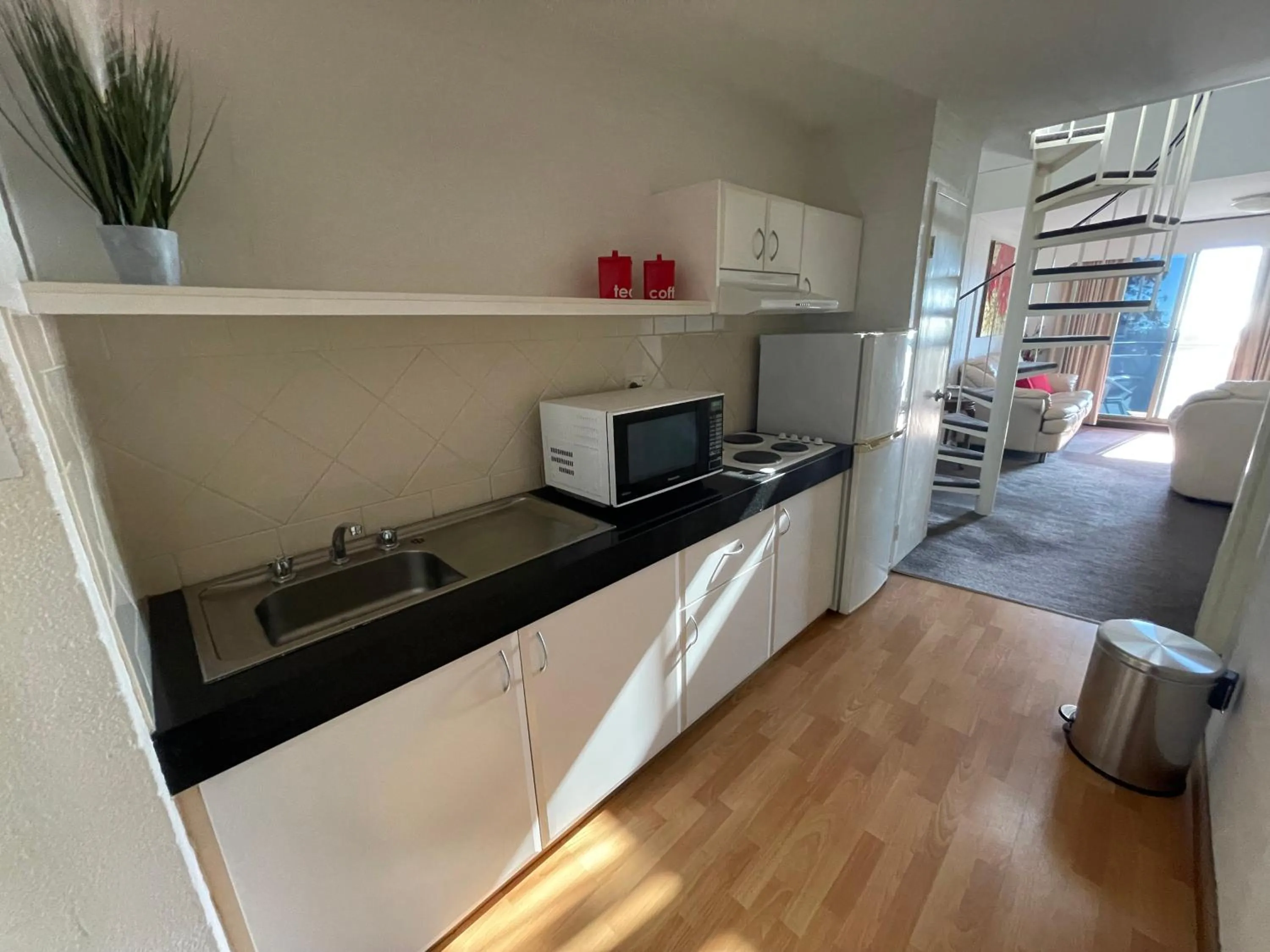 Kitchen or kitchenette in Atrium Hotel Mandurah