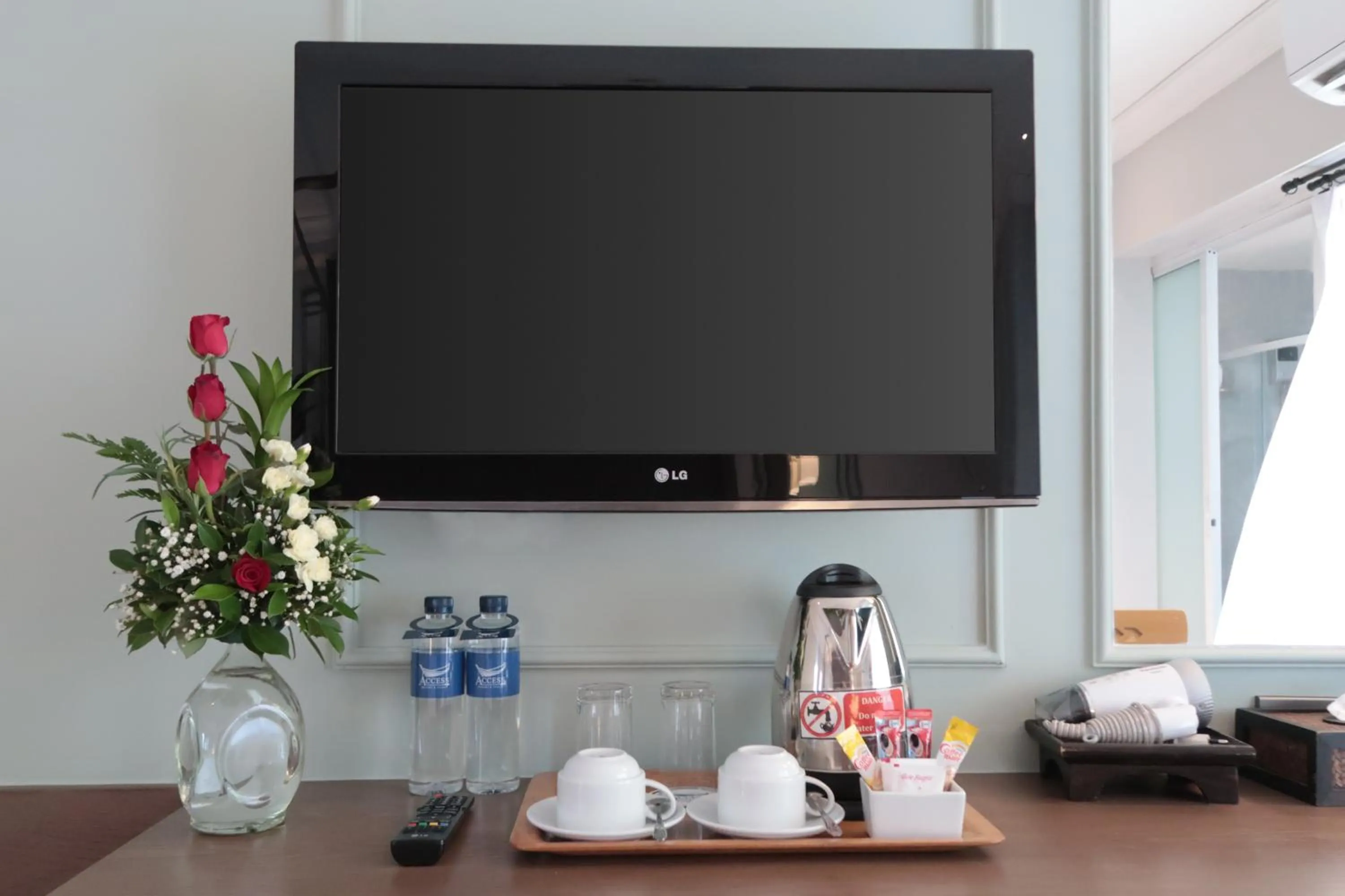 TV and multimedia in Adema Boutique Karon