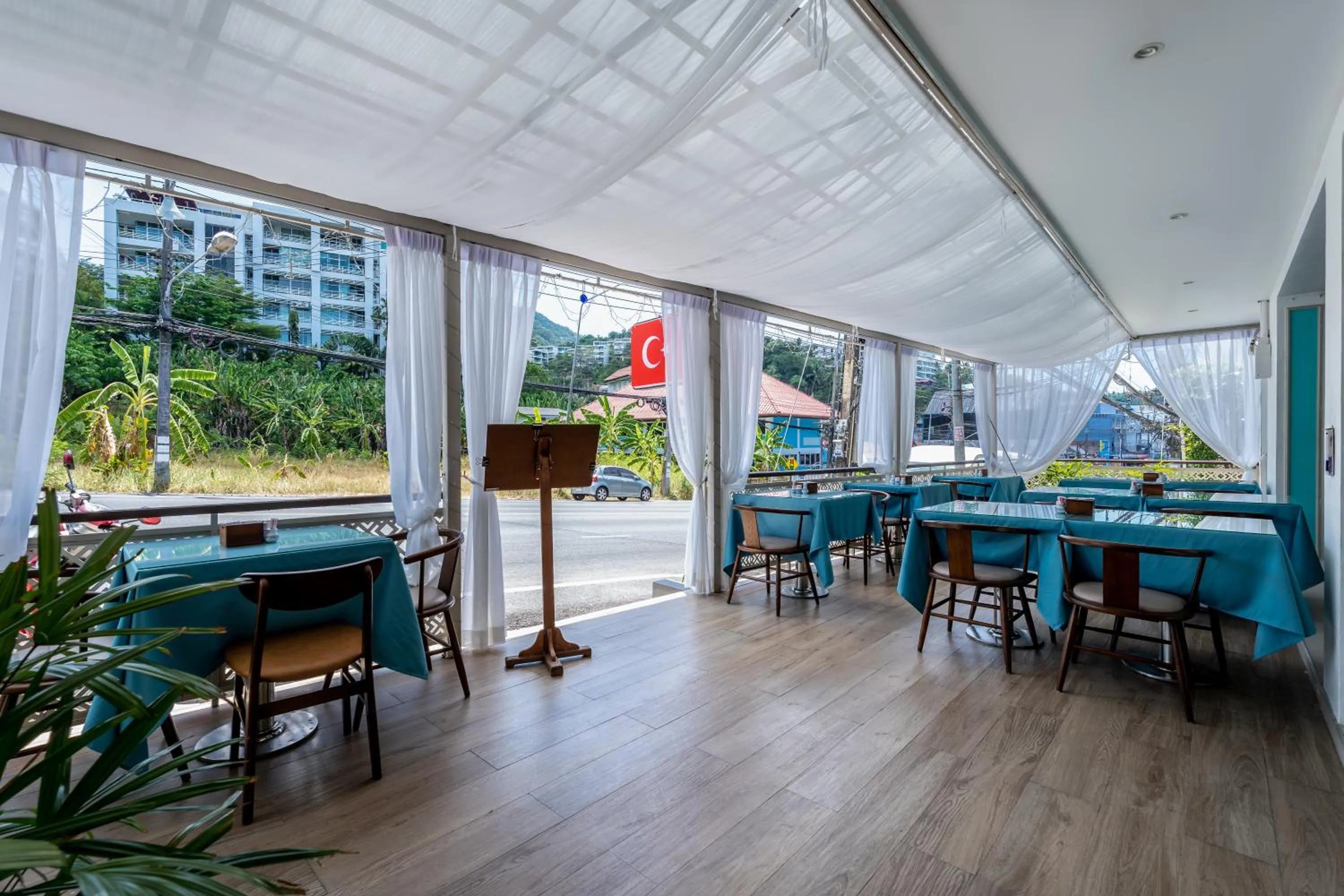 Restaurant/places to eat in Adema Boutique Karon