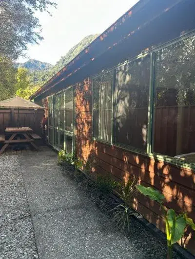 Two-Bedroom Apartment in Punga Grove Two-Bedroom Apartment in Punga Grove