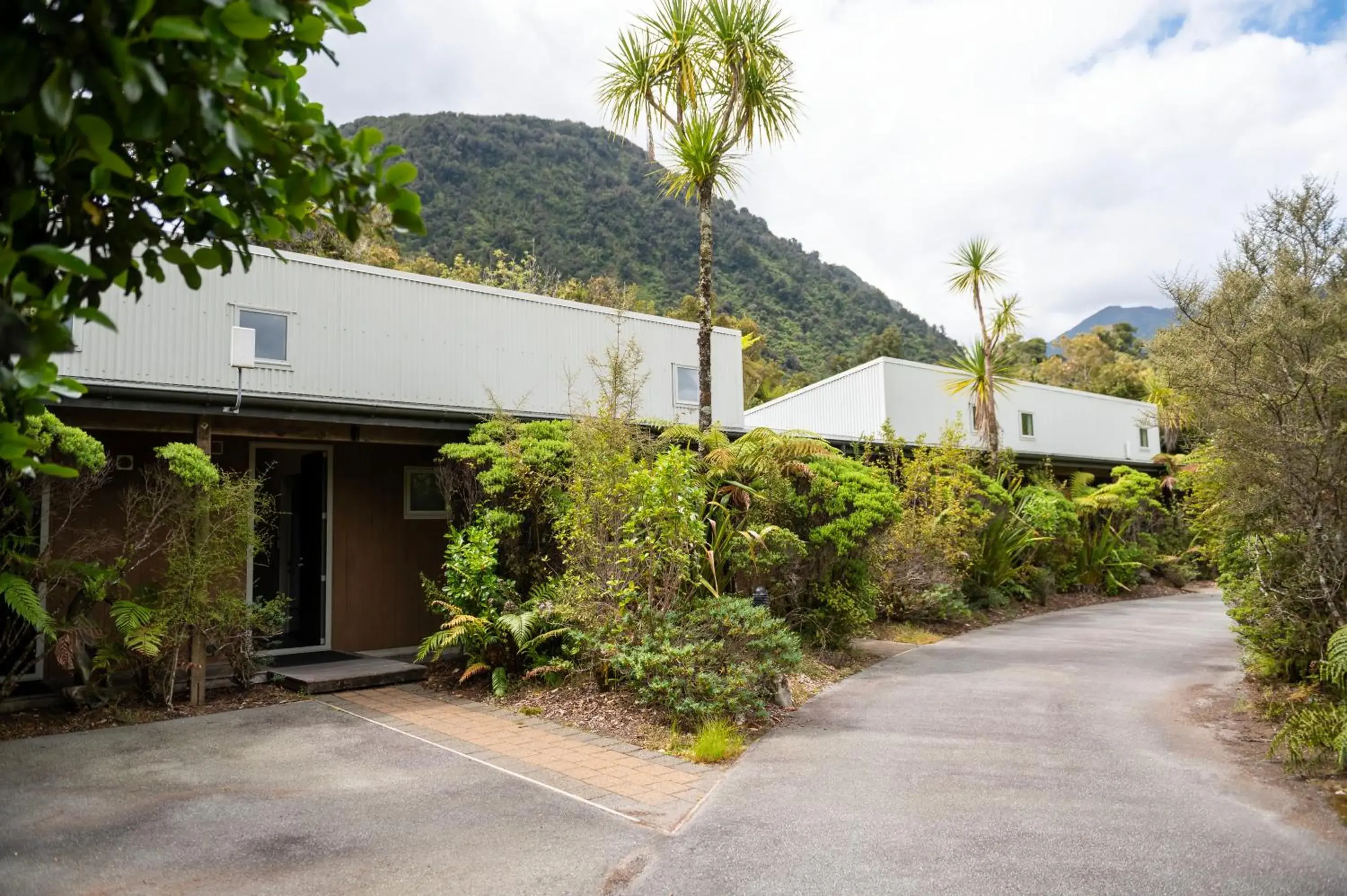 Property building in Punga Grove Property building in Punga Grove