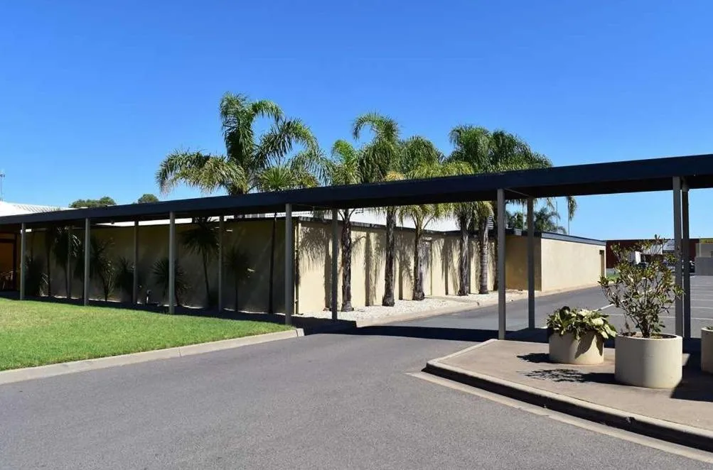 Property building in Overlander Hotel Motel