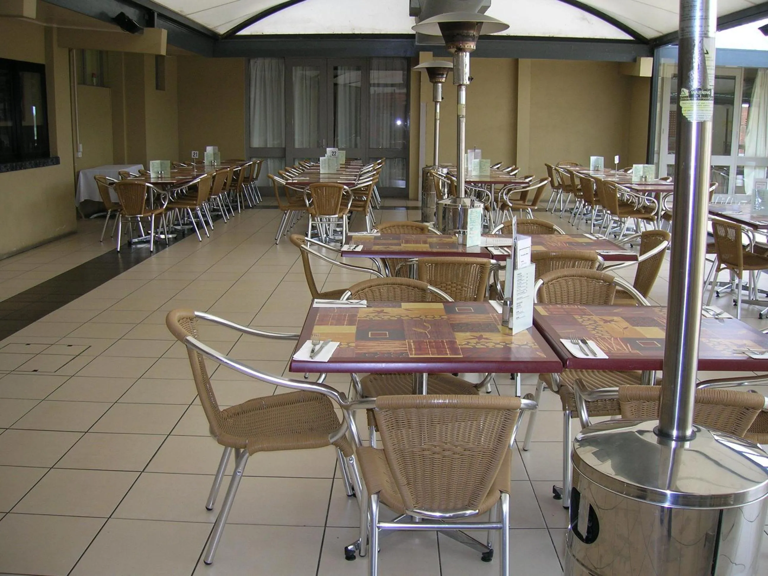 Restaurant/places to eat in Overlander Hotel Motel