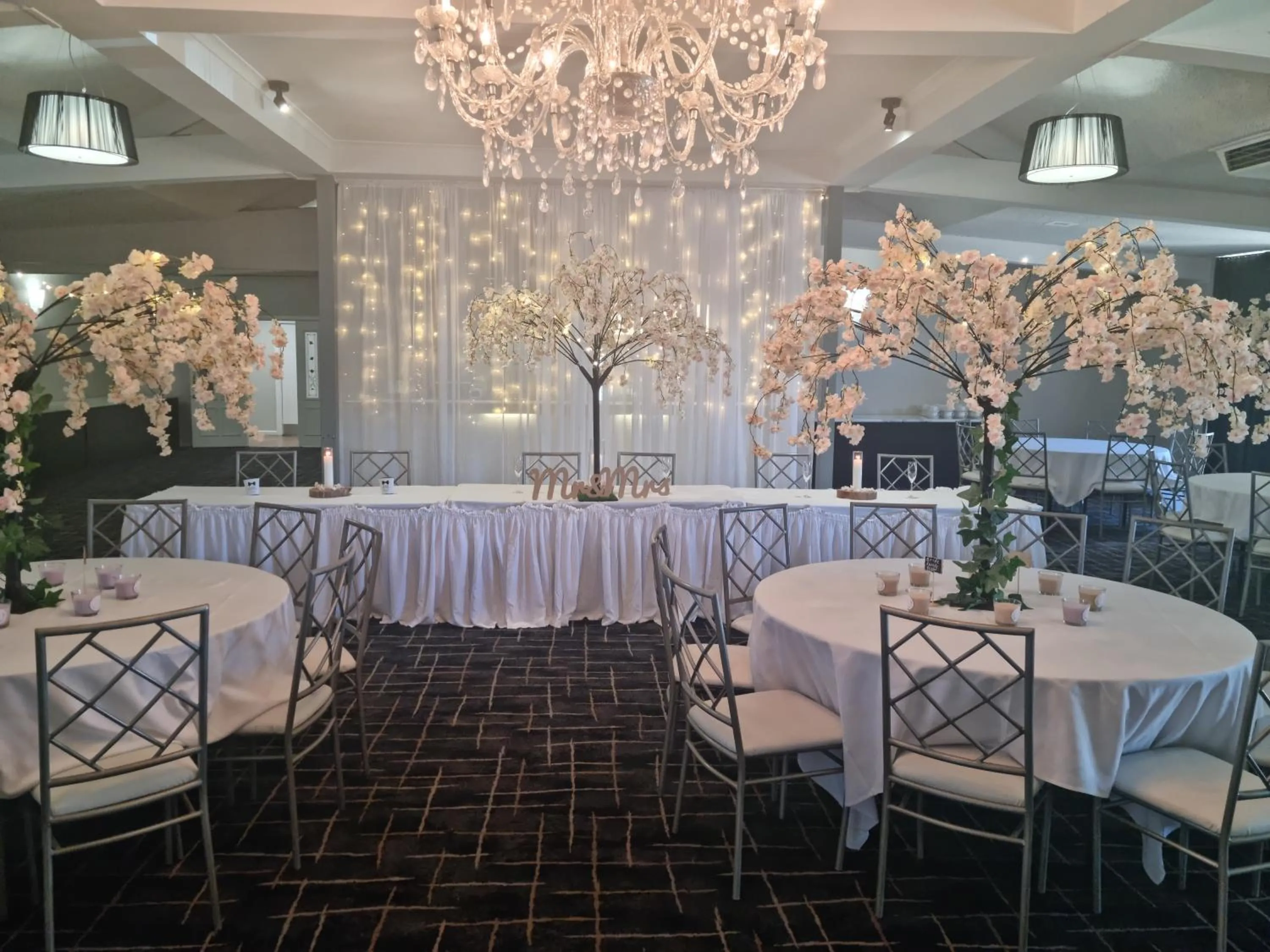 Banquet/Function facilities in Overlander Hotel Motel