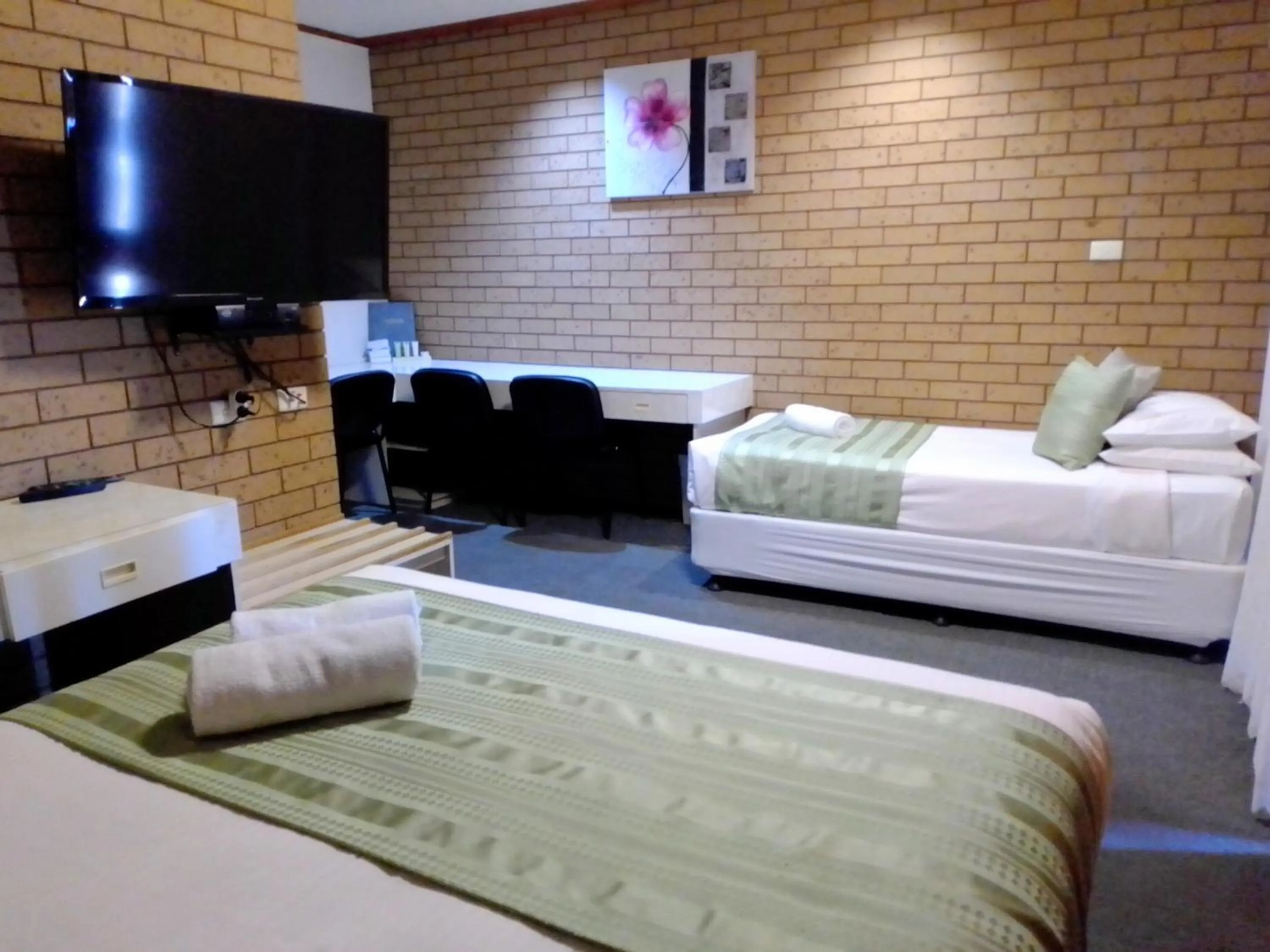 Bed in Country Home Motor Inn