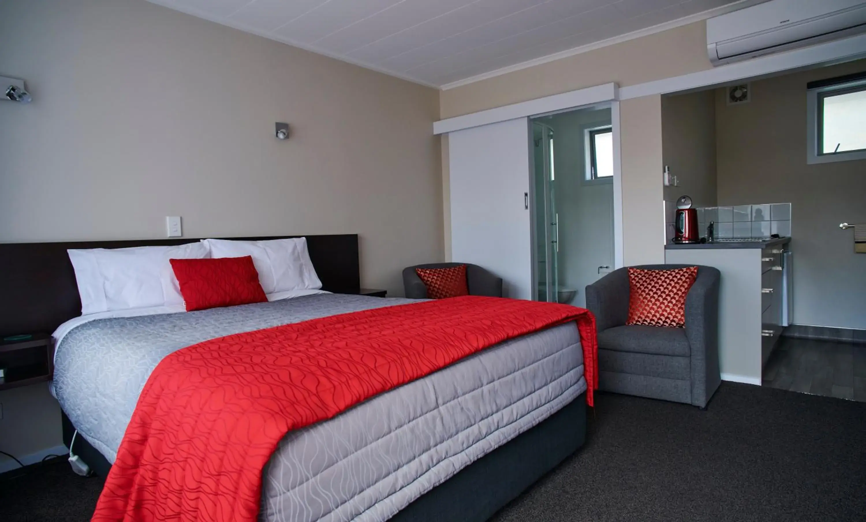 Photo of the whole room, Bed in Aachen Place Motel Photo of the whole room, Bed in Aachen Place Motel