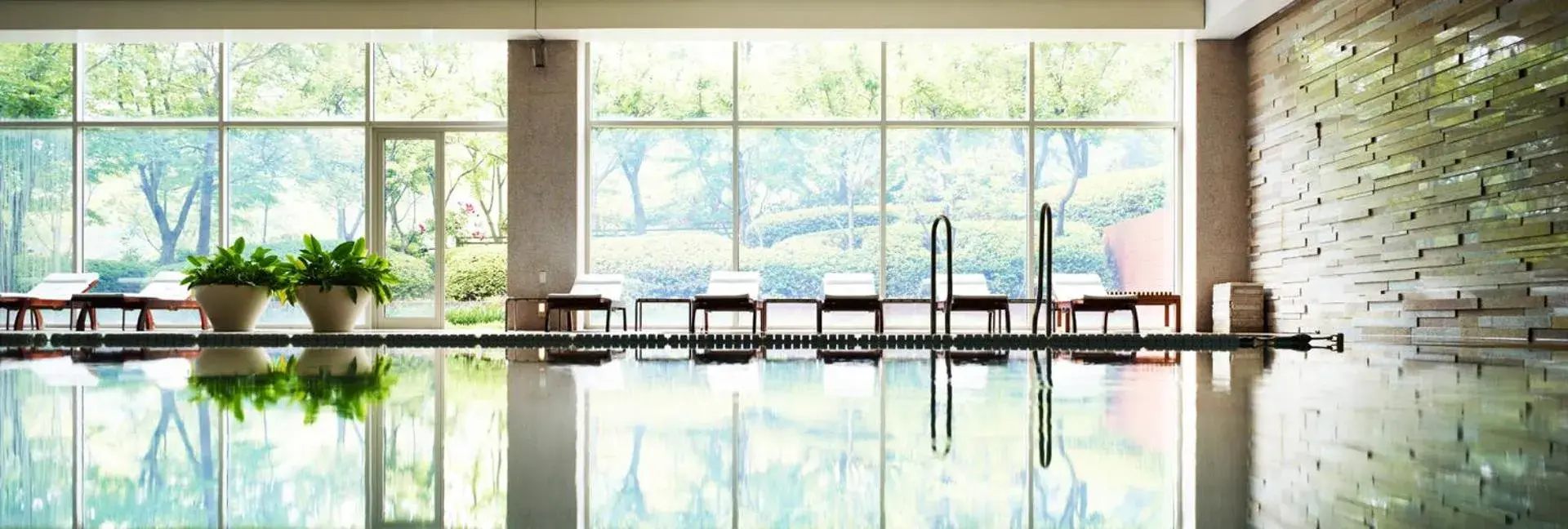 Swimming pool in Rolling Hills Hotel Swimming pool in Rolling Hills Hotel