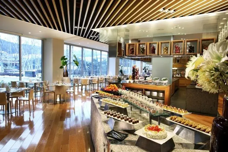 Restaurant/places to eat in Rolling Hills Hotel Restaurant/places to eat in Rolling Hills Hotel