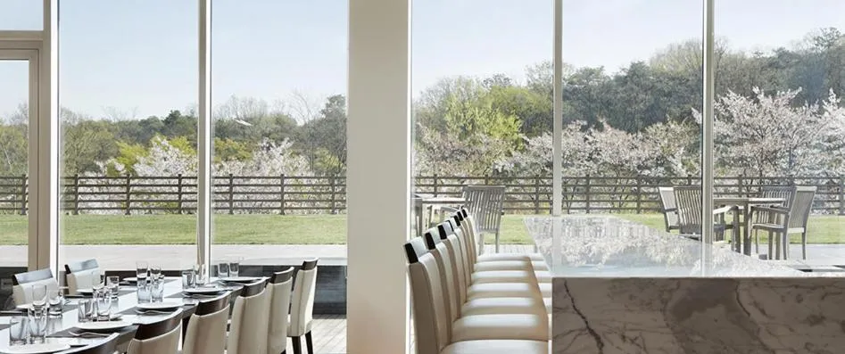 Restaurant/places to eat in Rolling Hills Hotel