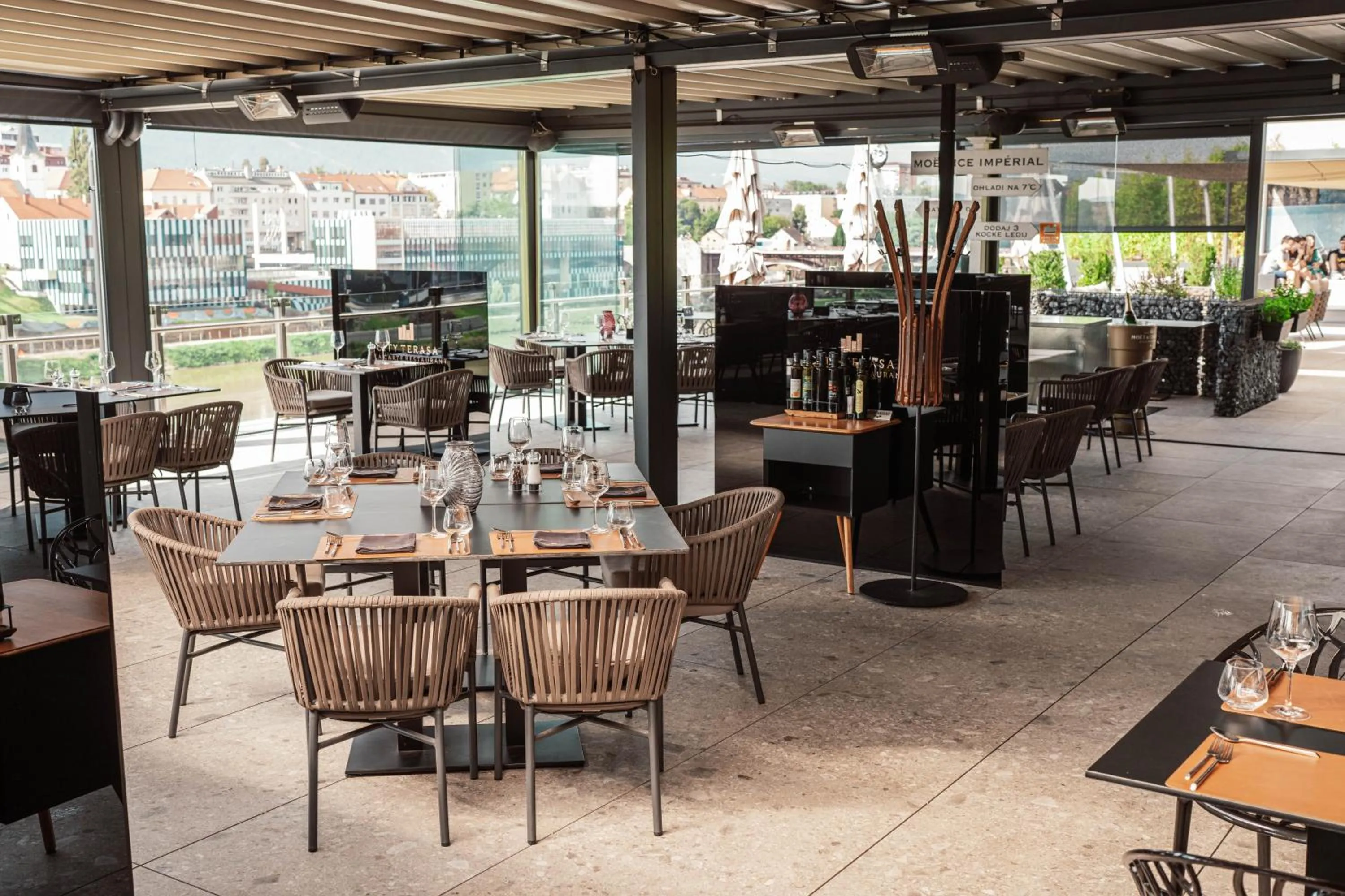 Restaurant/places to eat in Hotel City Maribor