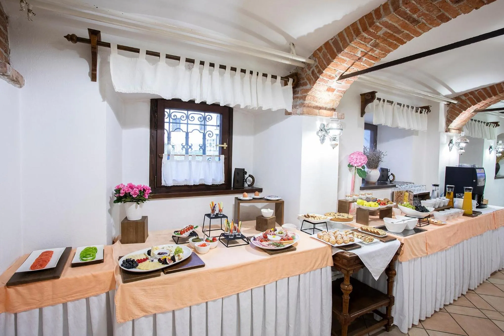 Food and drinks in House Klasika - Adults Only