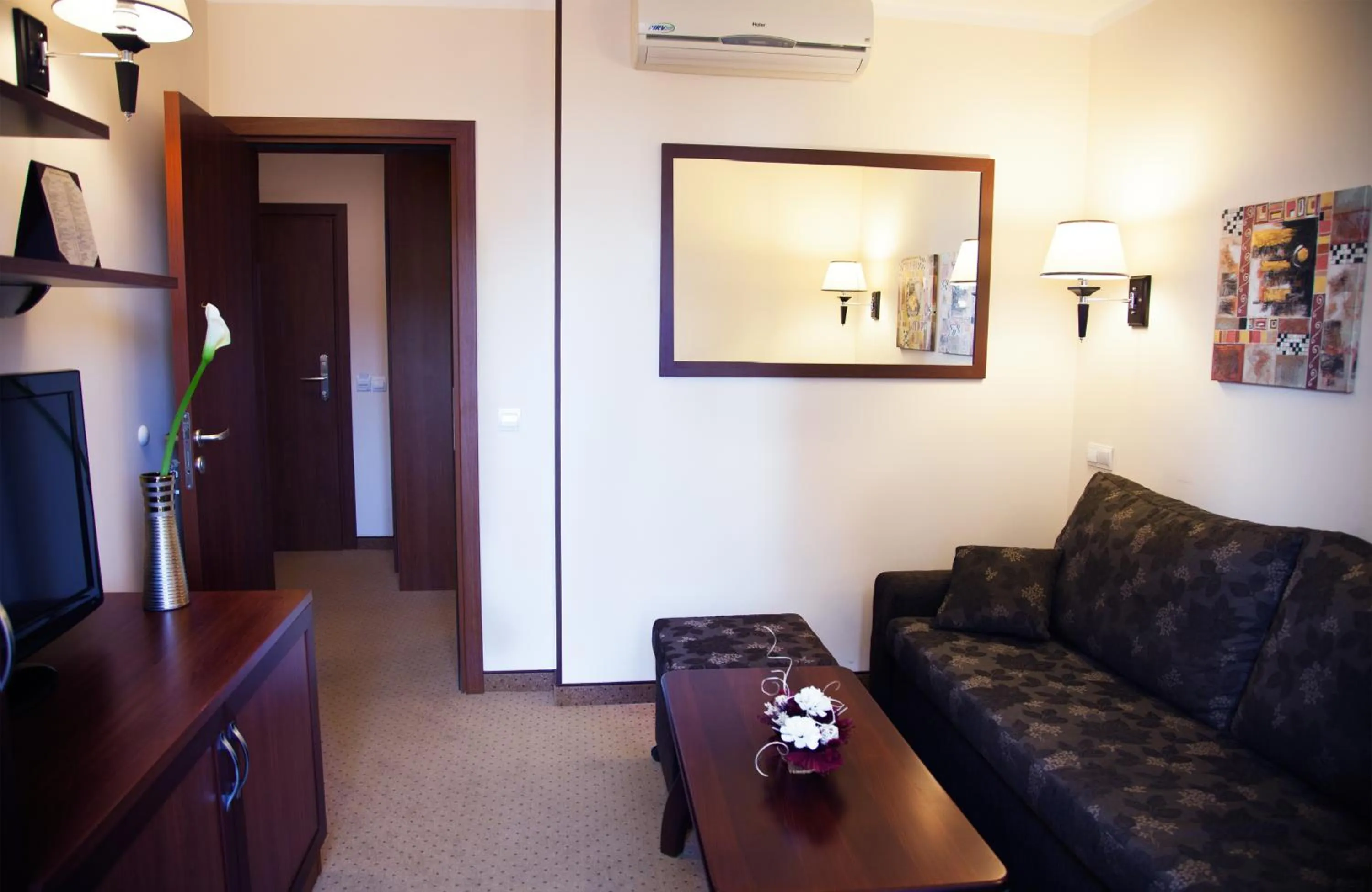 Communal lounge/ TV room in Favorit Hotel