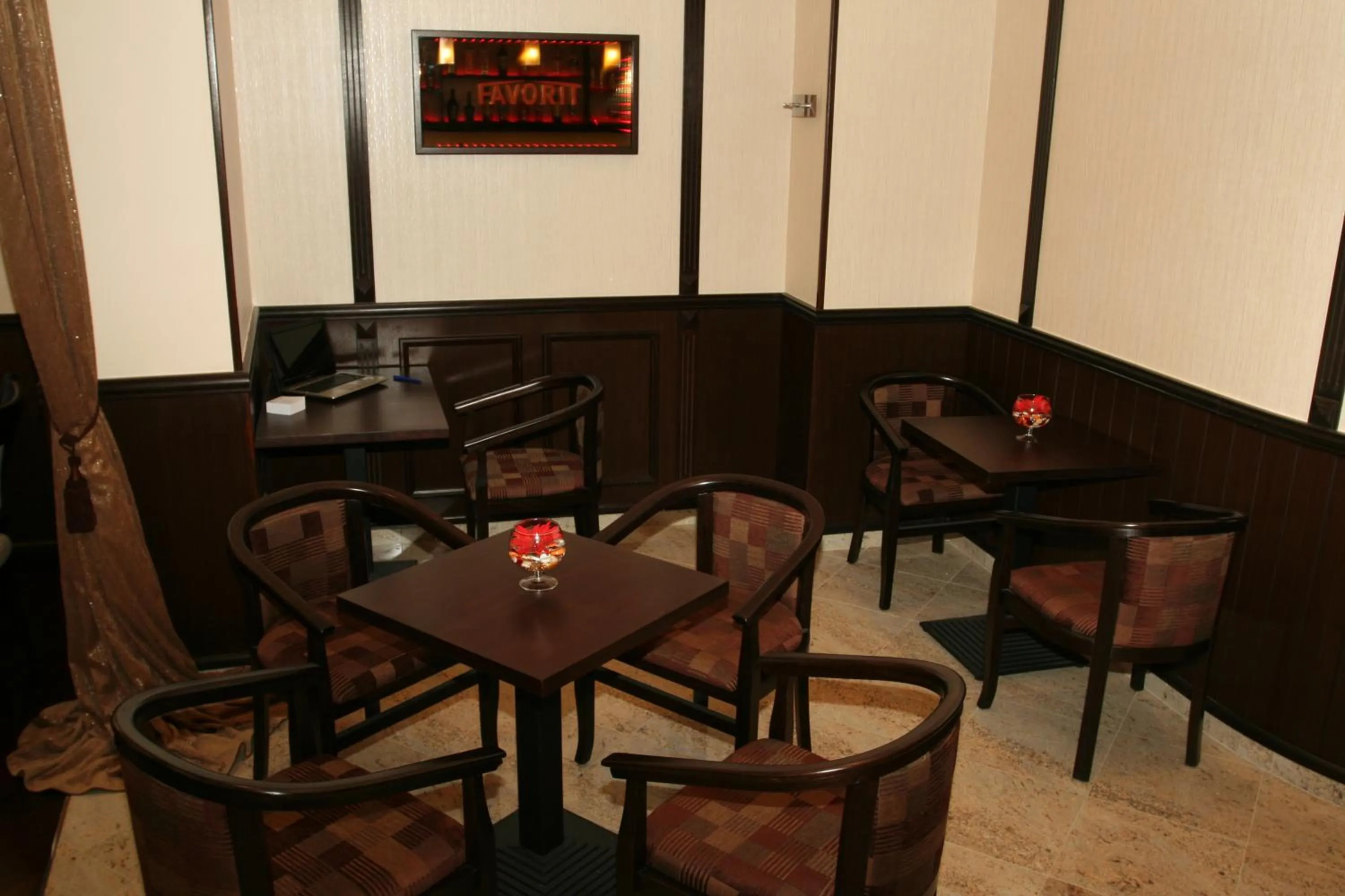 Lounge or bar in Favorit Hotel