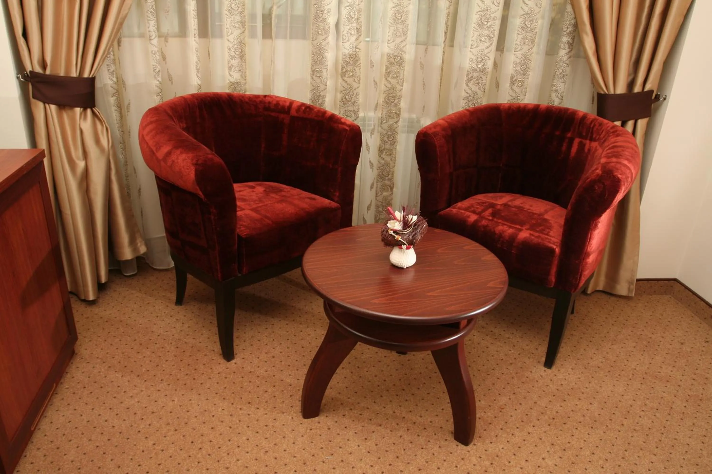 Seating area in Favorit Hotel