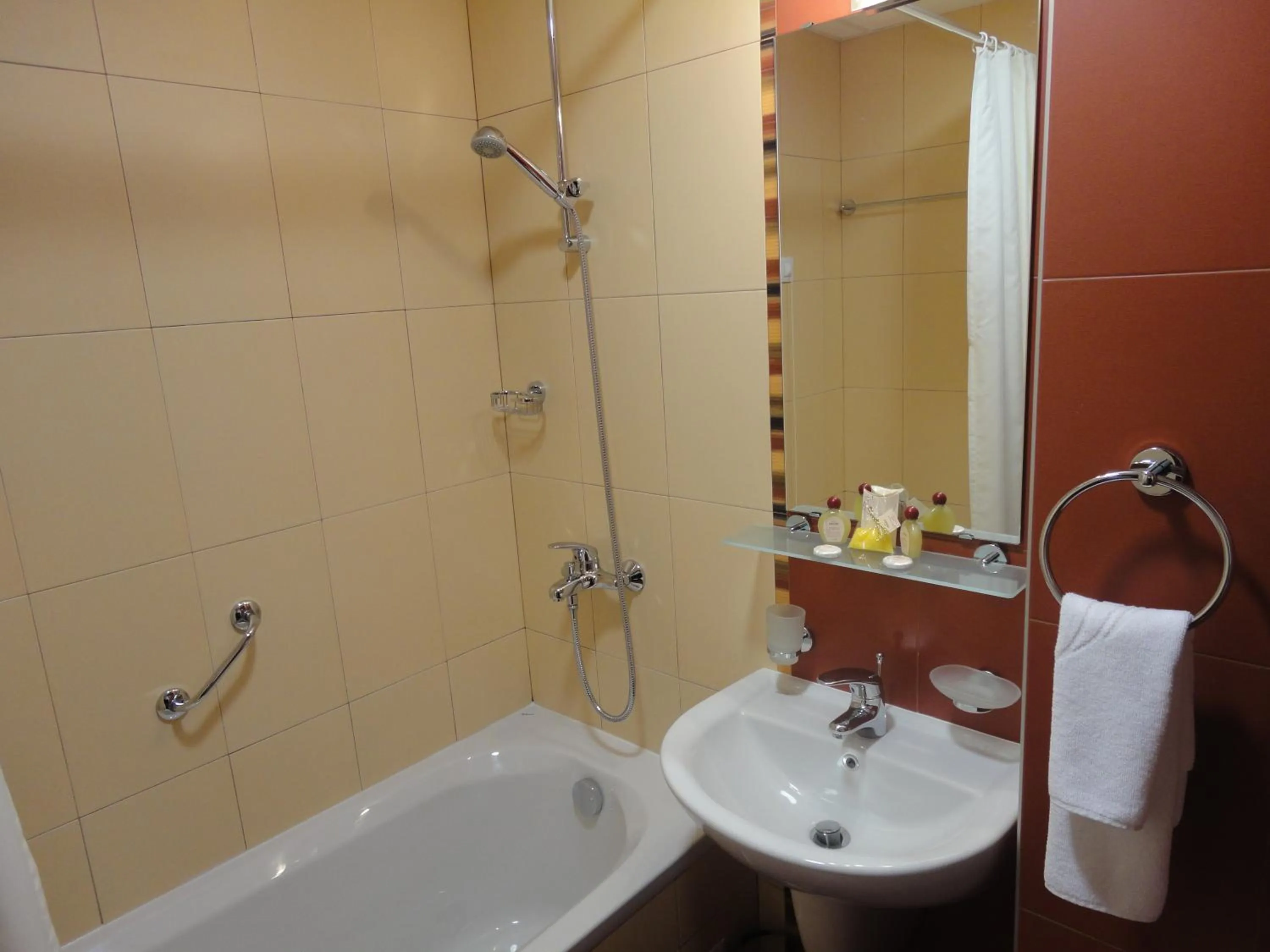 Bathroom in Favorit Hotel