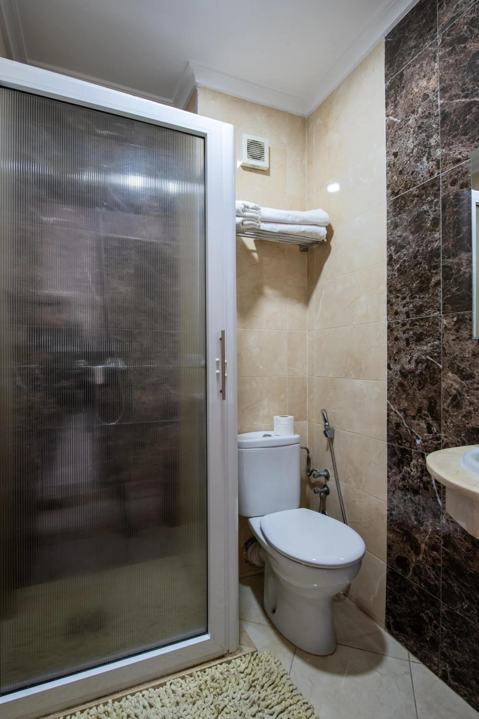 Bathroom in Hotel Etoile Du Nord