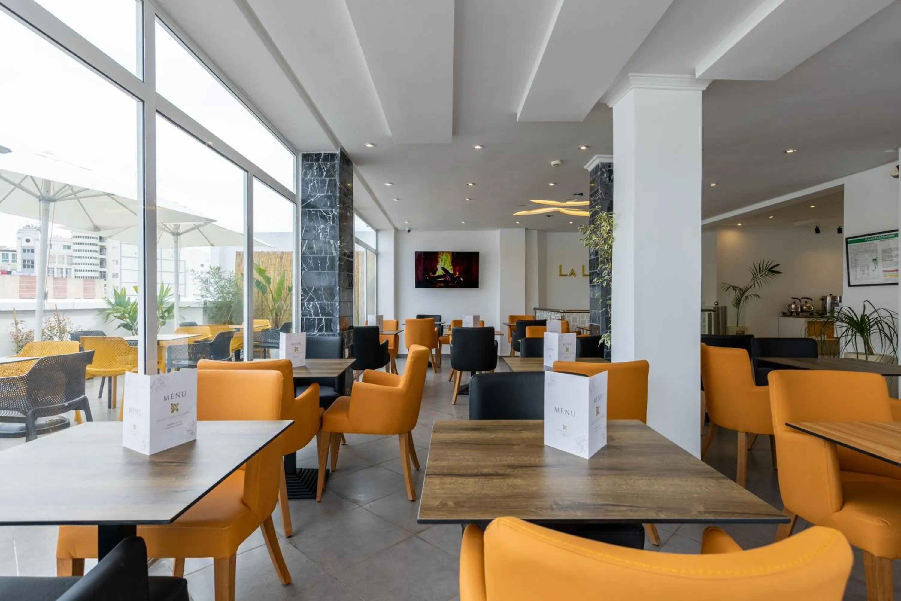 Restaurant/places to eat in Hotel Etoile Du Nord